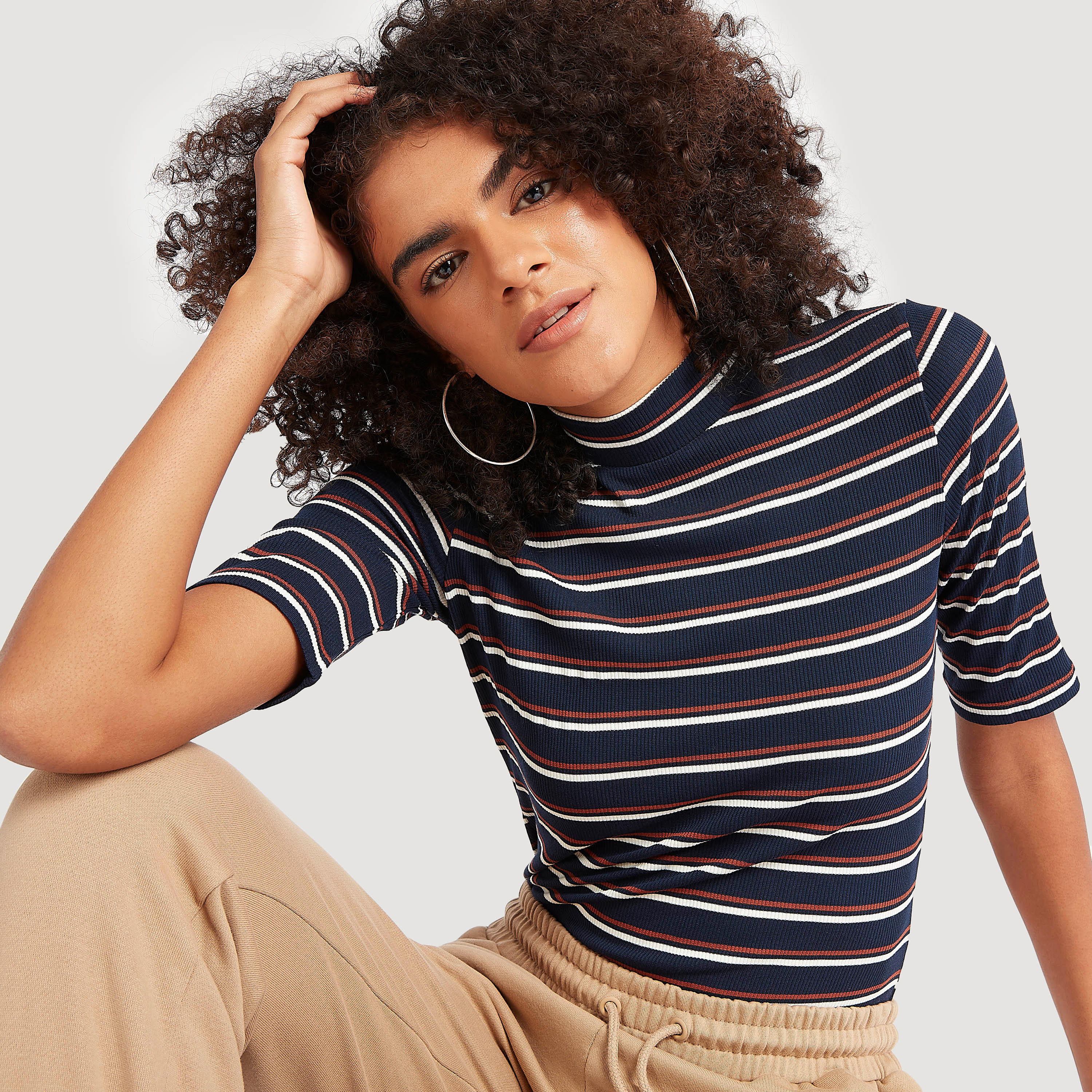 بودي سوت مخطّط بياقة عالية وأكمام قصيرة-women-clothing-tshirts-image-1
