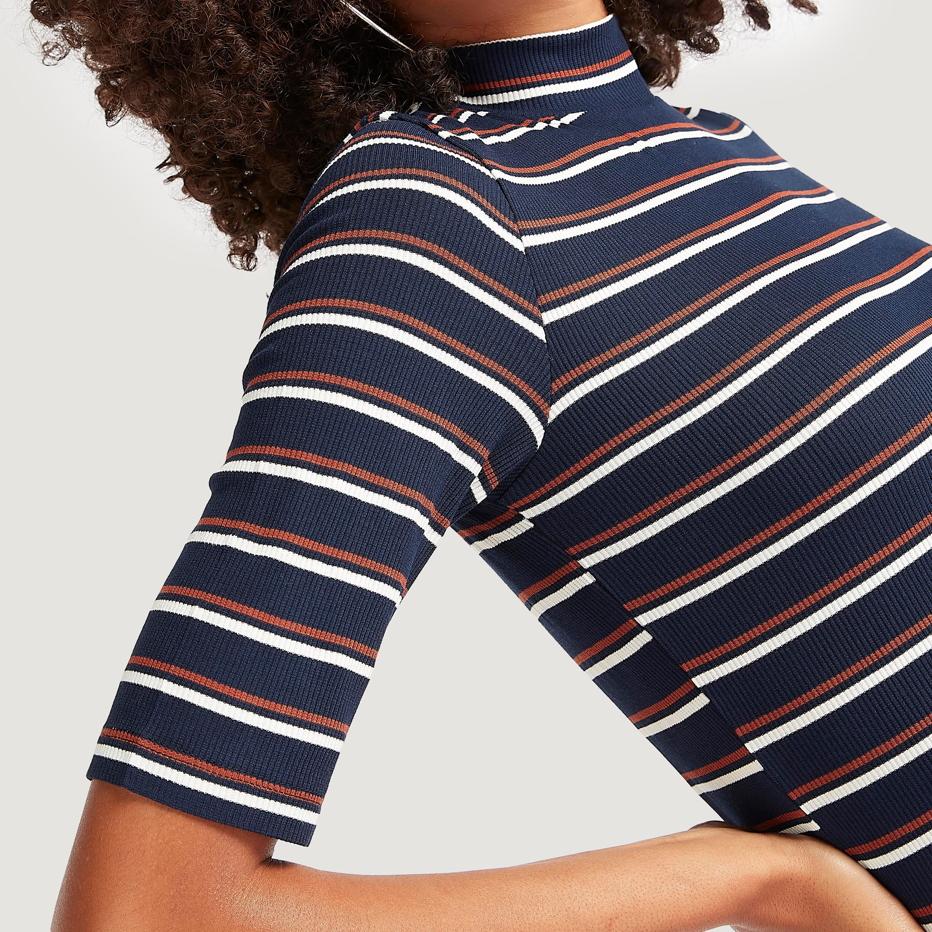 بودي سوت مخطّط بياقة عالية وأكمام قصيرة-women-clothing-tshirts-image-6