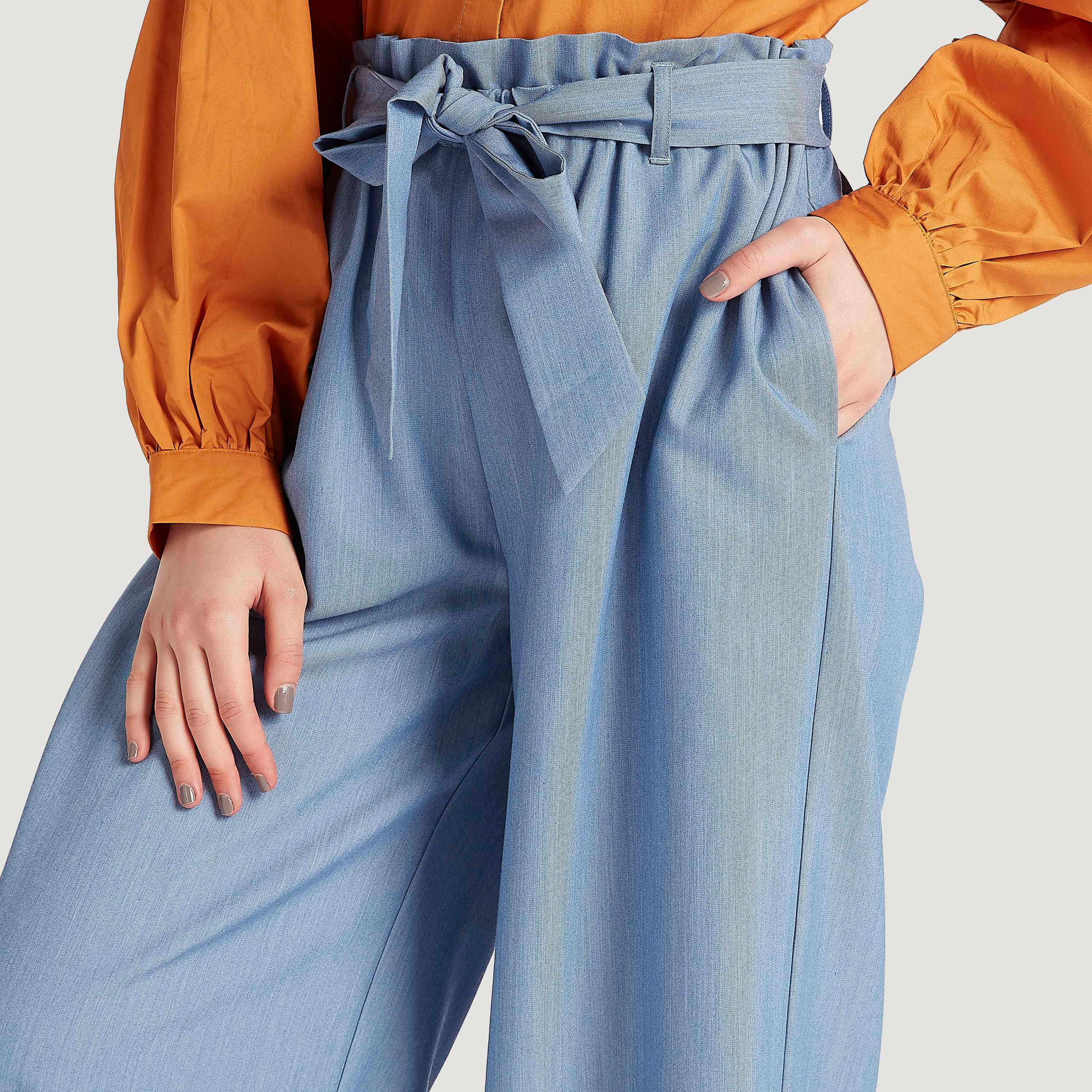 بنطلون بالازو بارز الملمس بخصر بيبرباج متوسّط الارتفاع وحزام برباط-women-clothing-bottoms-trousers-image-3