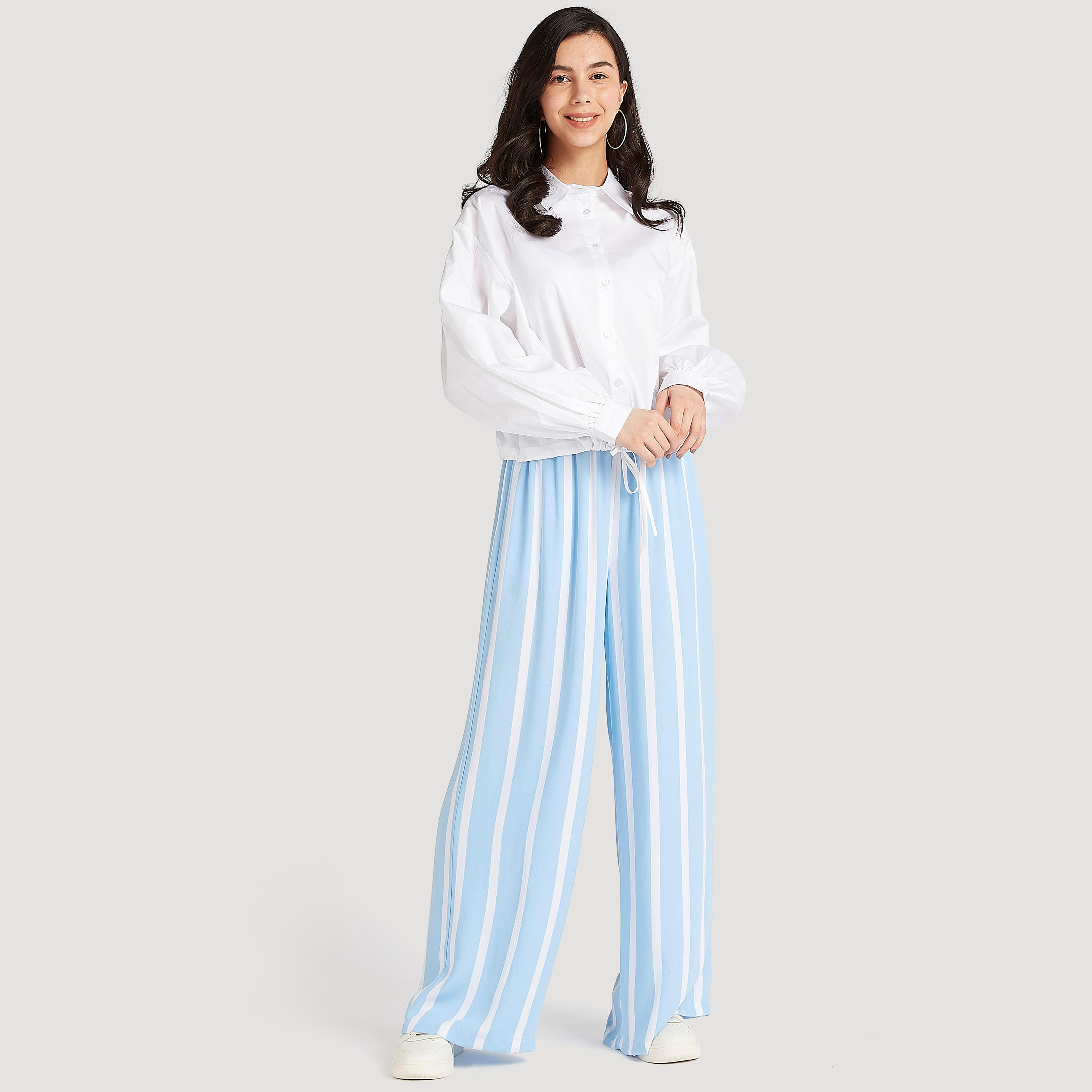 بنطلون بالازو سادة بخصر بيبرباج متوسّط الارتفاع وحزام برباط-women-clothing-bottoms-trousers-image-2