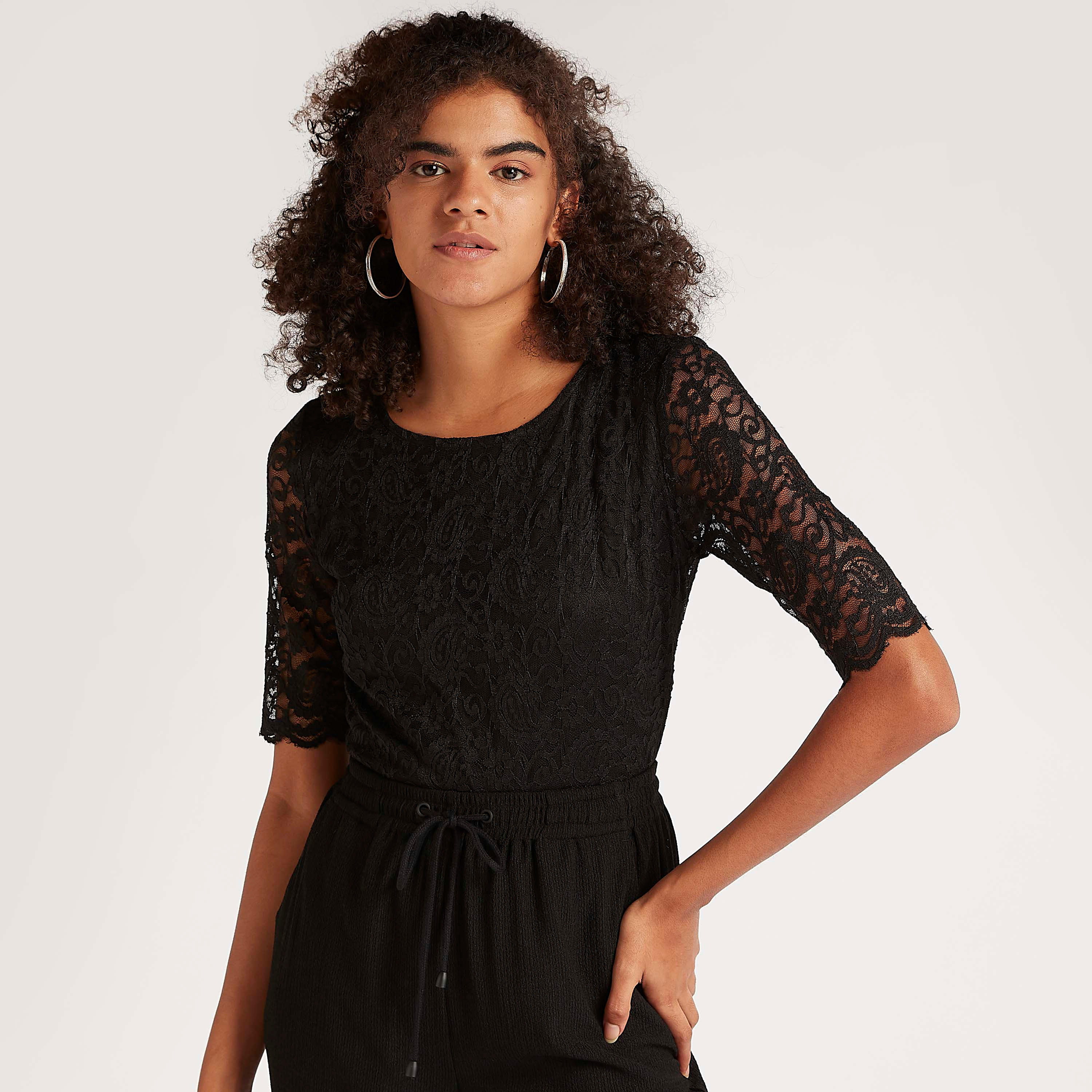 بلوزة قصيرة دانتيل بياقة مستديرة وأكمام قصيرة-women-clothing-shirtsandblouses-blouses-image-1