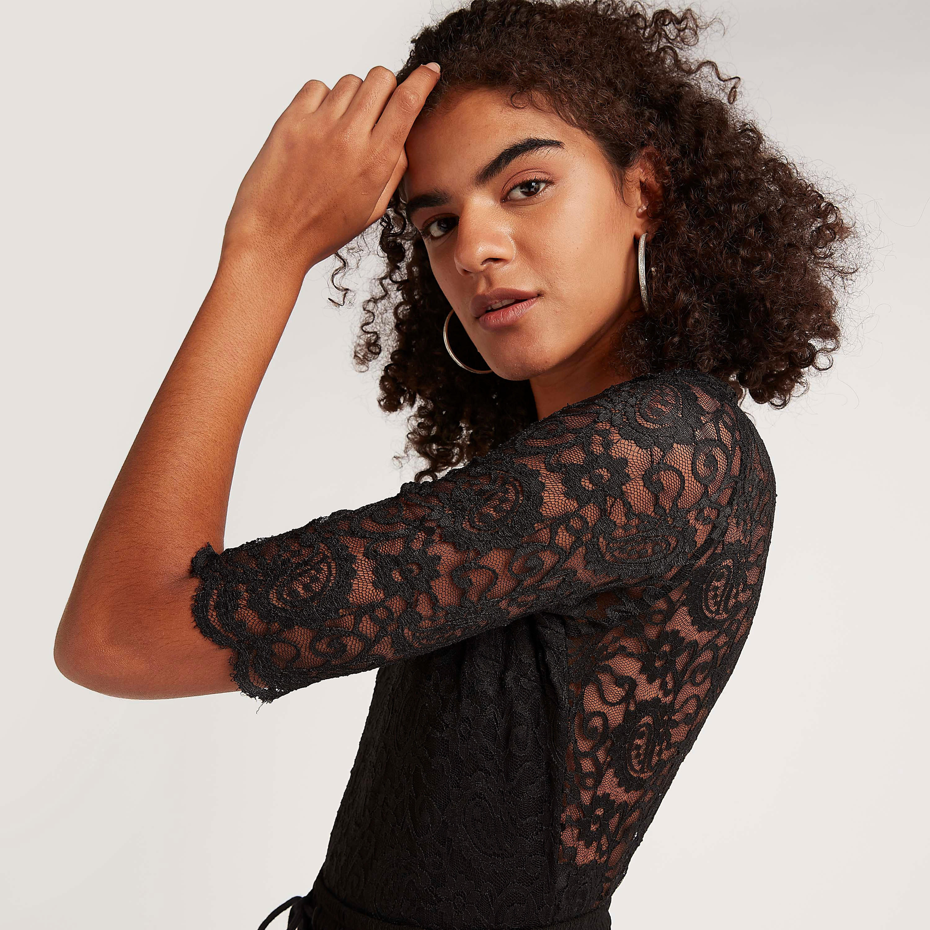 بلوزة قصيرة دانتيل بياقة مستديرة وأكمام قصيرة-women-clothing-shirtsandblouses-blouses-image-5