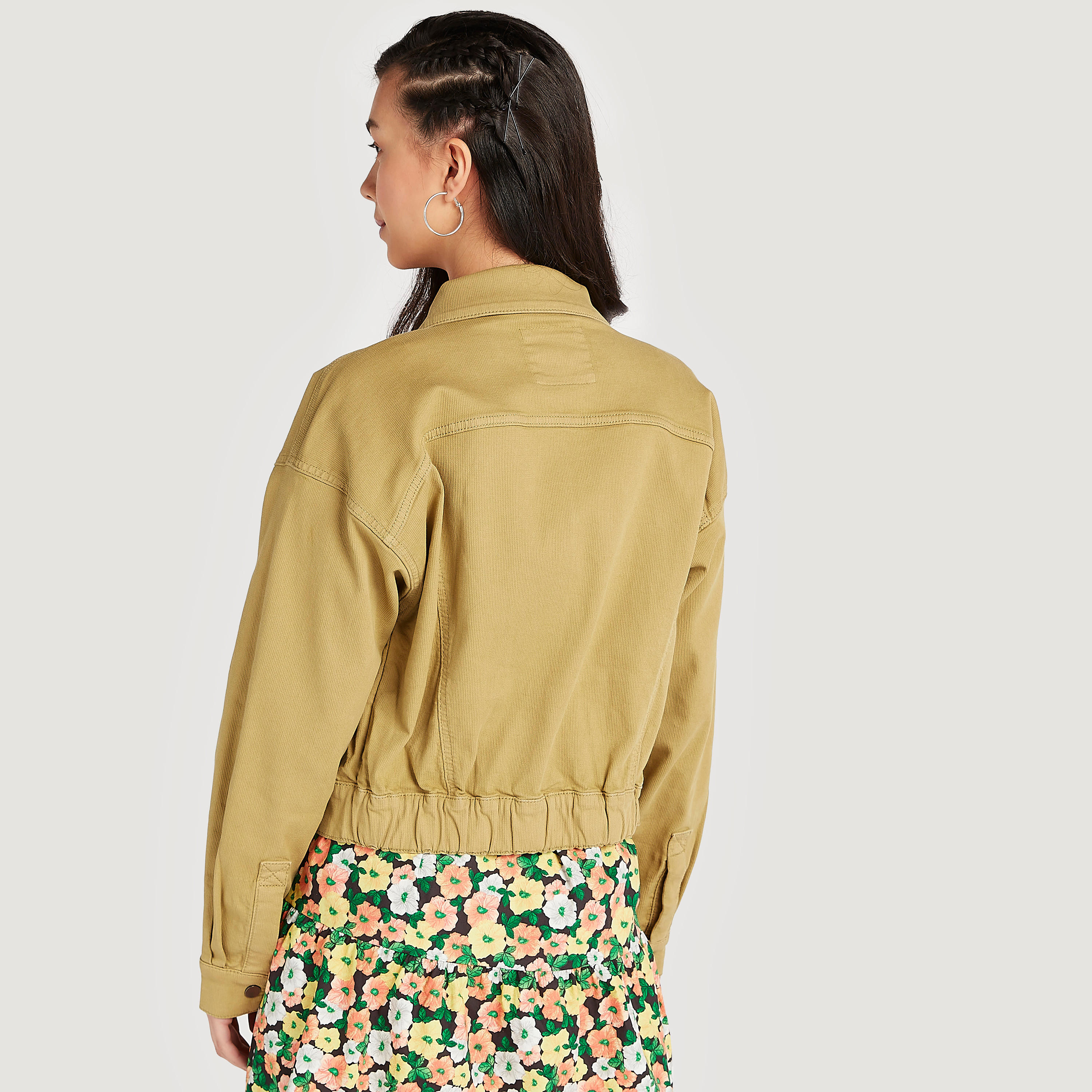 جاكيت تراكر دينم مضلّع بجيوب بطيّة وأكمام طويلة-women-winterwear-coatsandjackets-jackets-image-4