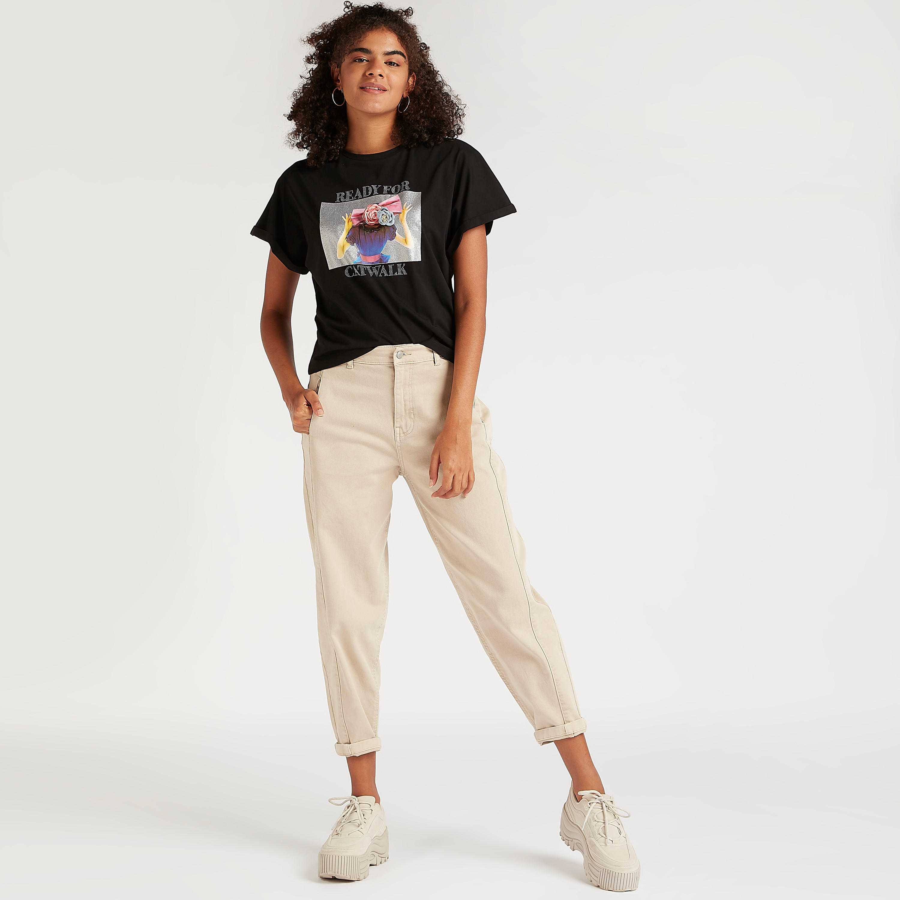 تيشيرت بياقة ضيّقة وأكمام قصيرة وطبعات-women-clothing-tshirts-image-2