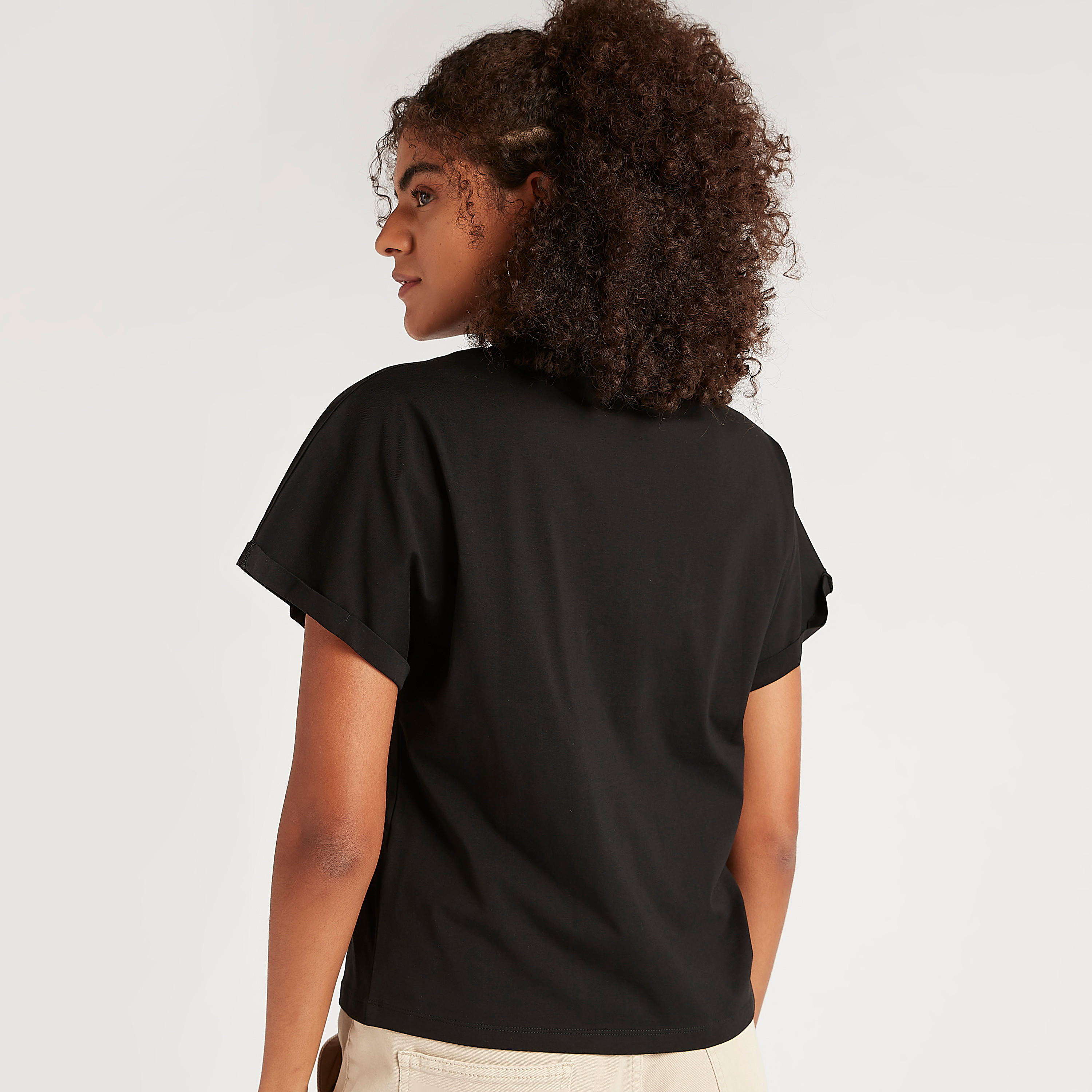 تيشيرت بياقة ضيّقة وأكمام قصيرة وطبعات-women-clothing-tshirts-image-4