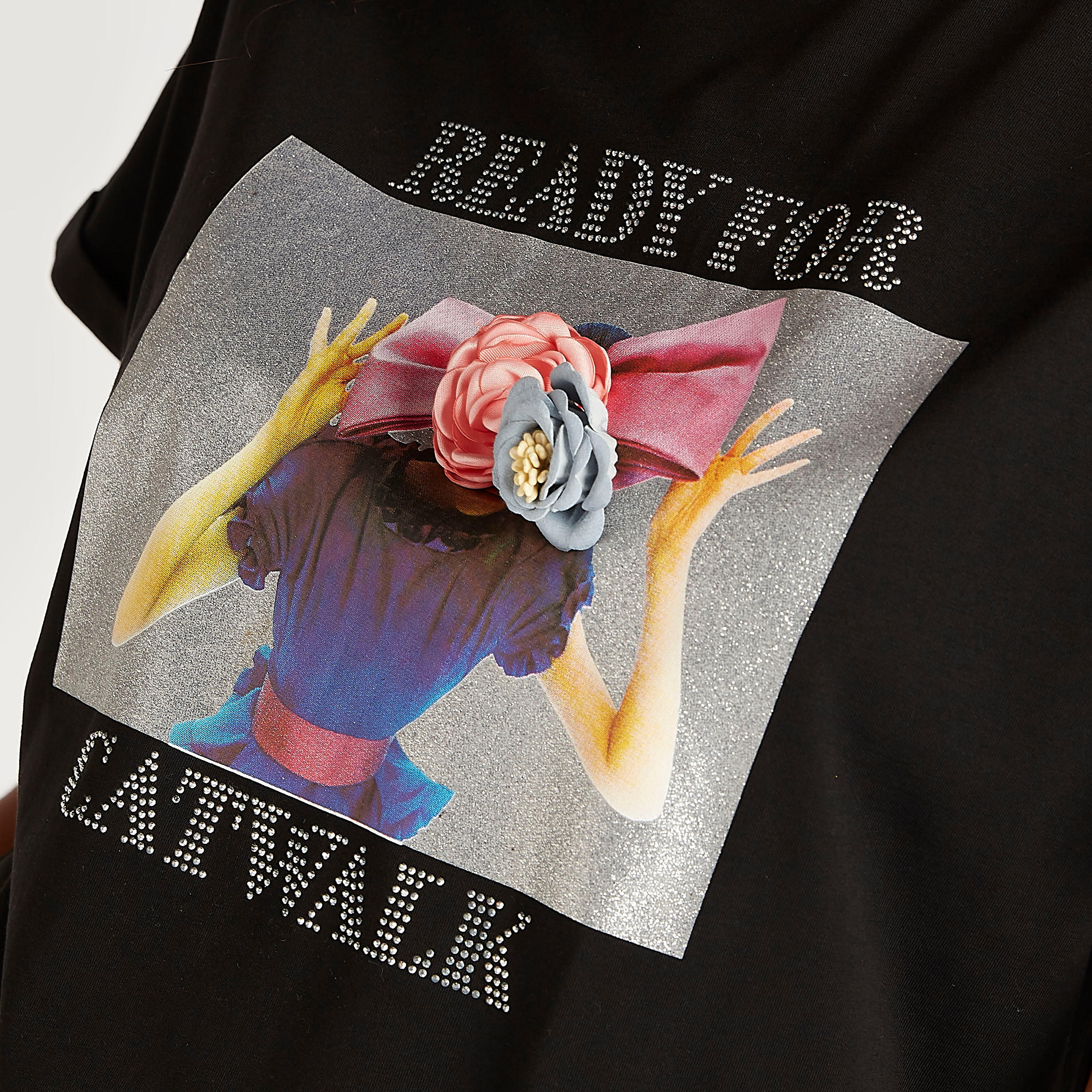 تيشيرت بياقة ضيّقة وأكمام قصيرة وطبعات-women-clothing-tshirts-image-5