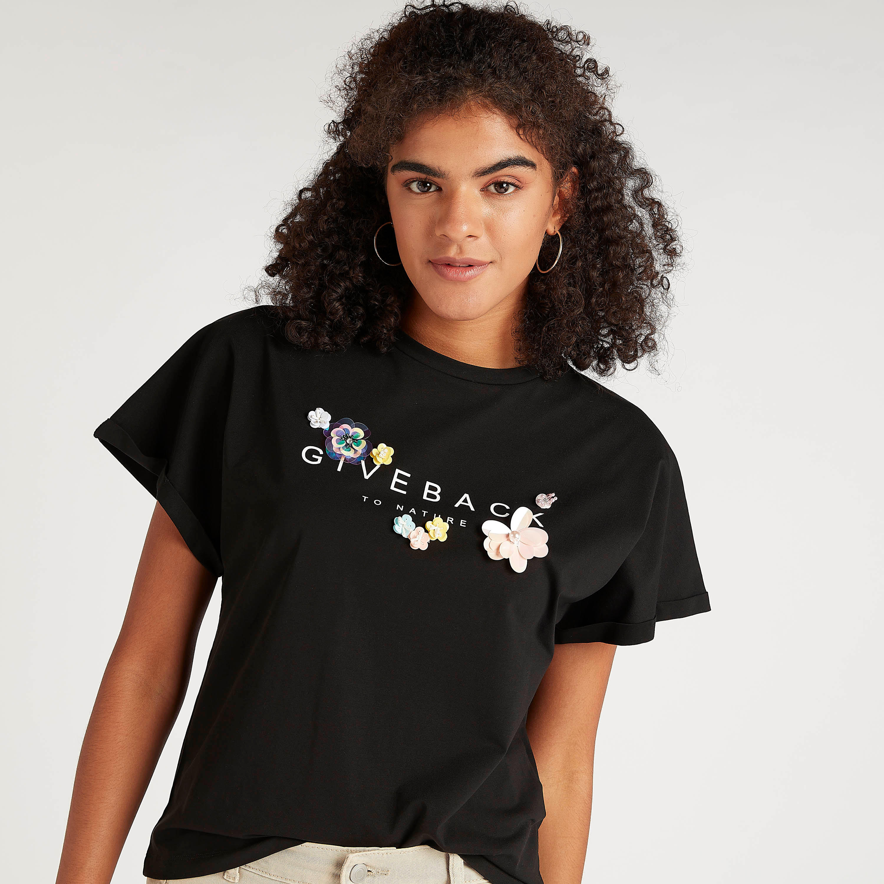 تيشيرت بياقة ضيّقة وأكمام قصيرة وطبعات-women-clothing-tshirts-image-1