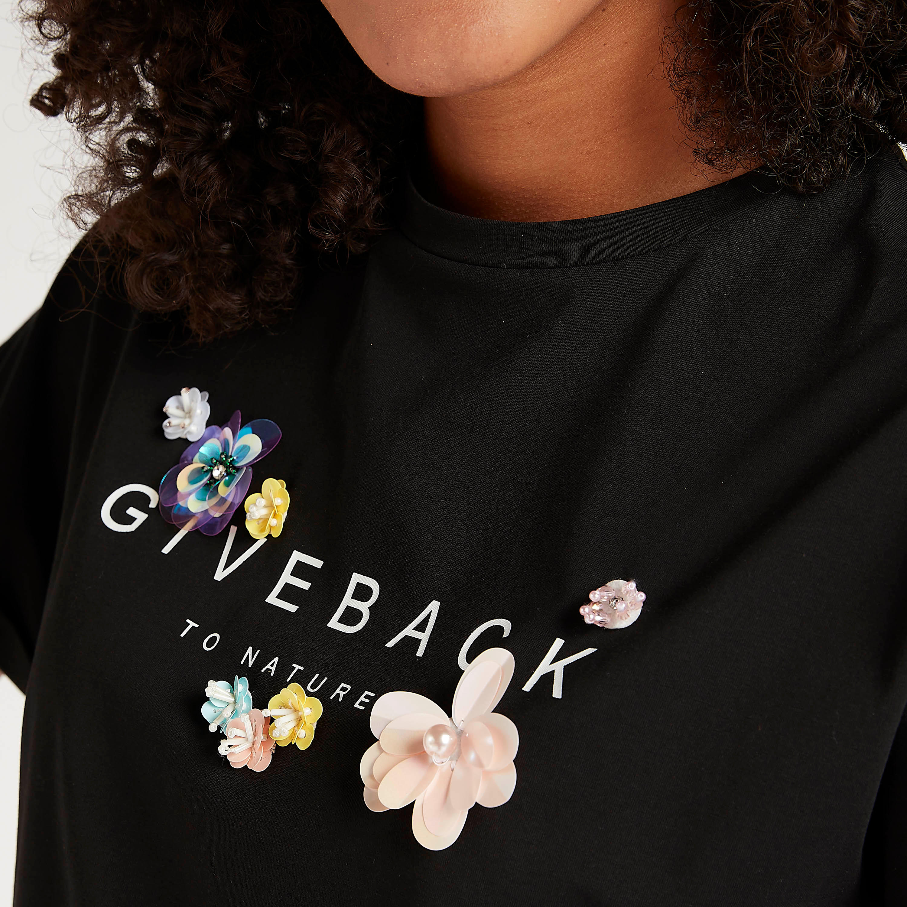 تيشيرت بياقة ضيّقة وأكمام قصيرة وطبعات-women-clothing-tshirts-image-3