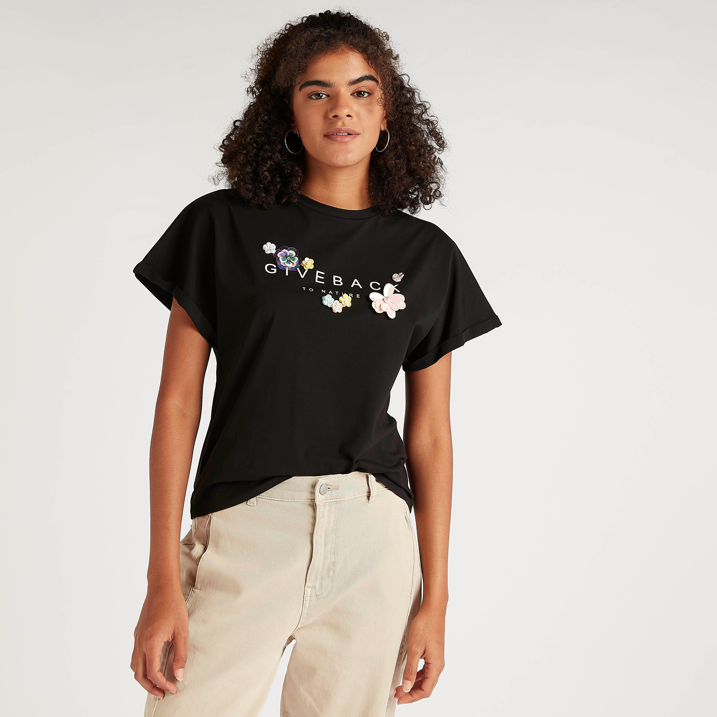 تيشيرت بياقة ضيّقة وأكمام قصيرة وطبعات-women-clothing-tshirts-image-5