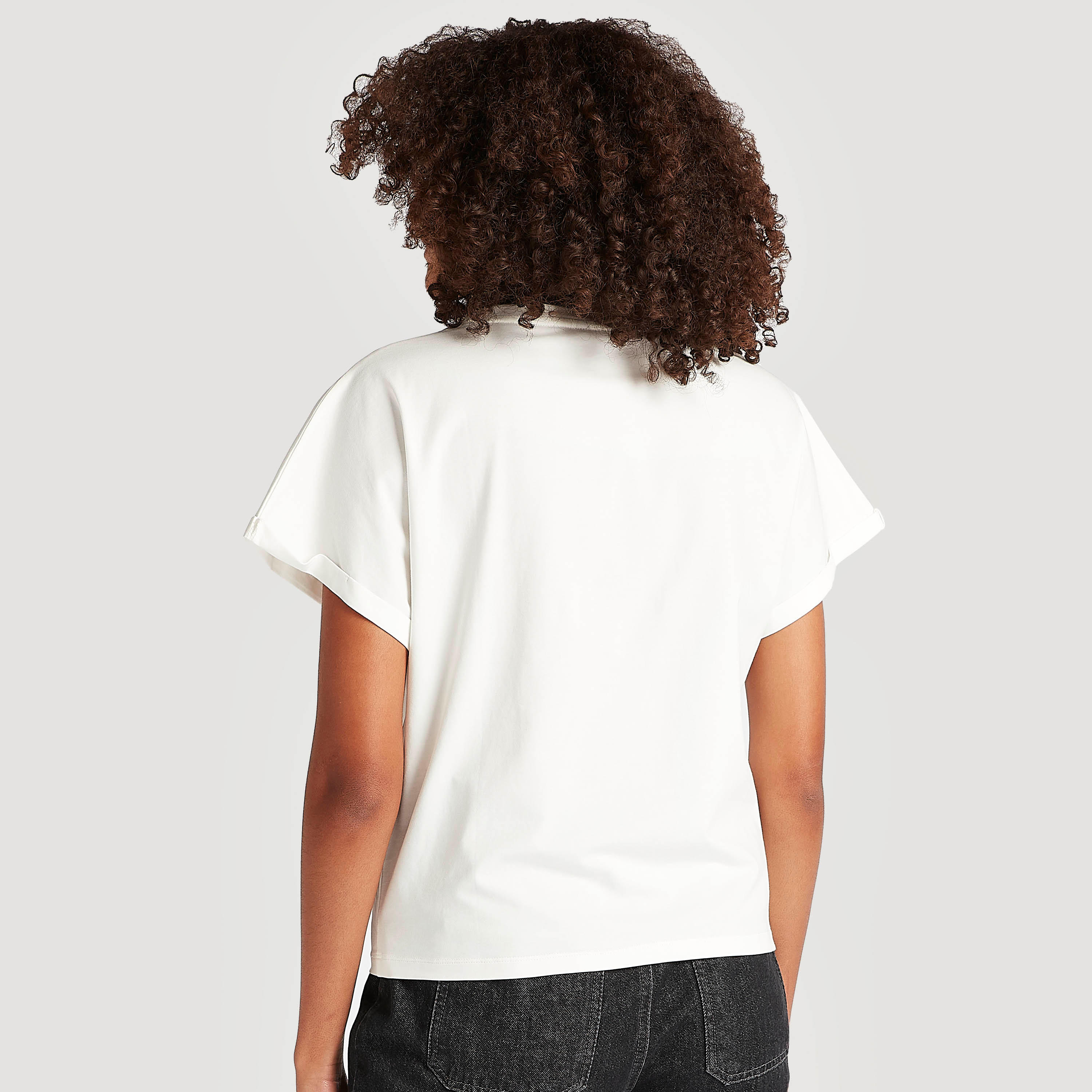 تيشيرت بياقة ضيقة وأكمام قصيرة وطبعات-women-clothing-tshirts-image-4