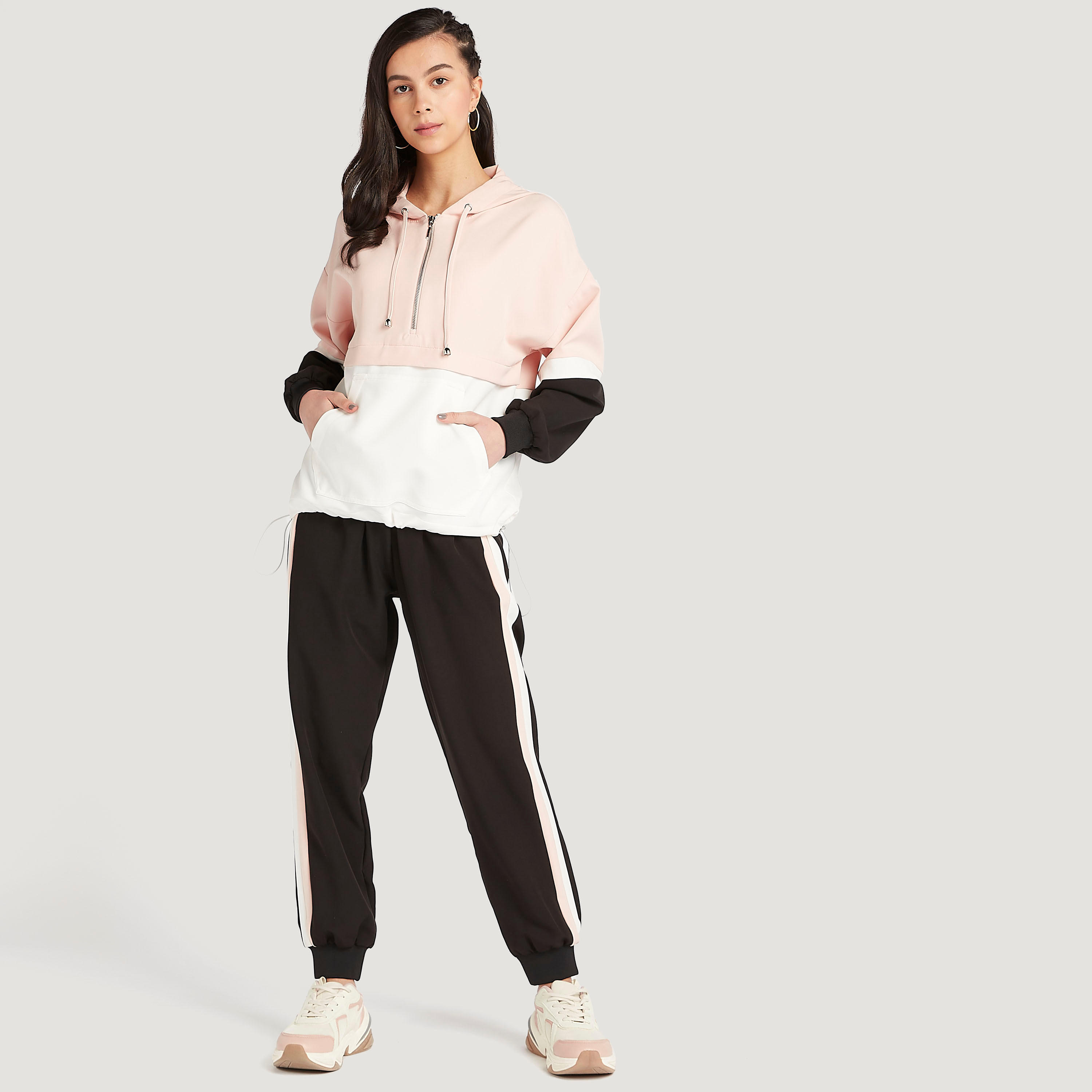 هودي بتفاصيل سحاب وأطراف برباط وجيب كنغر-women-winterwear-hoodiesandsweatshirts-hoodies-image-2