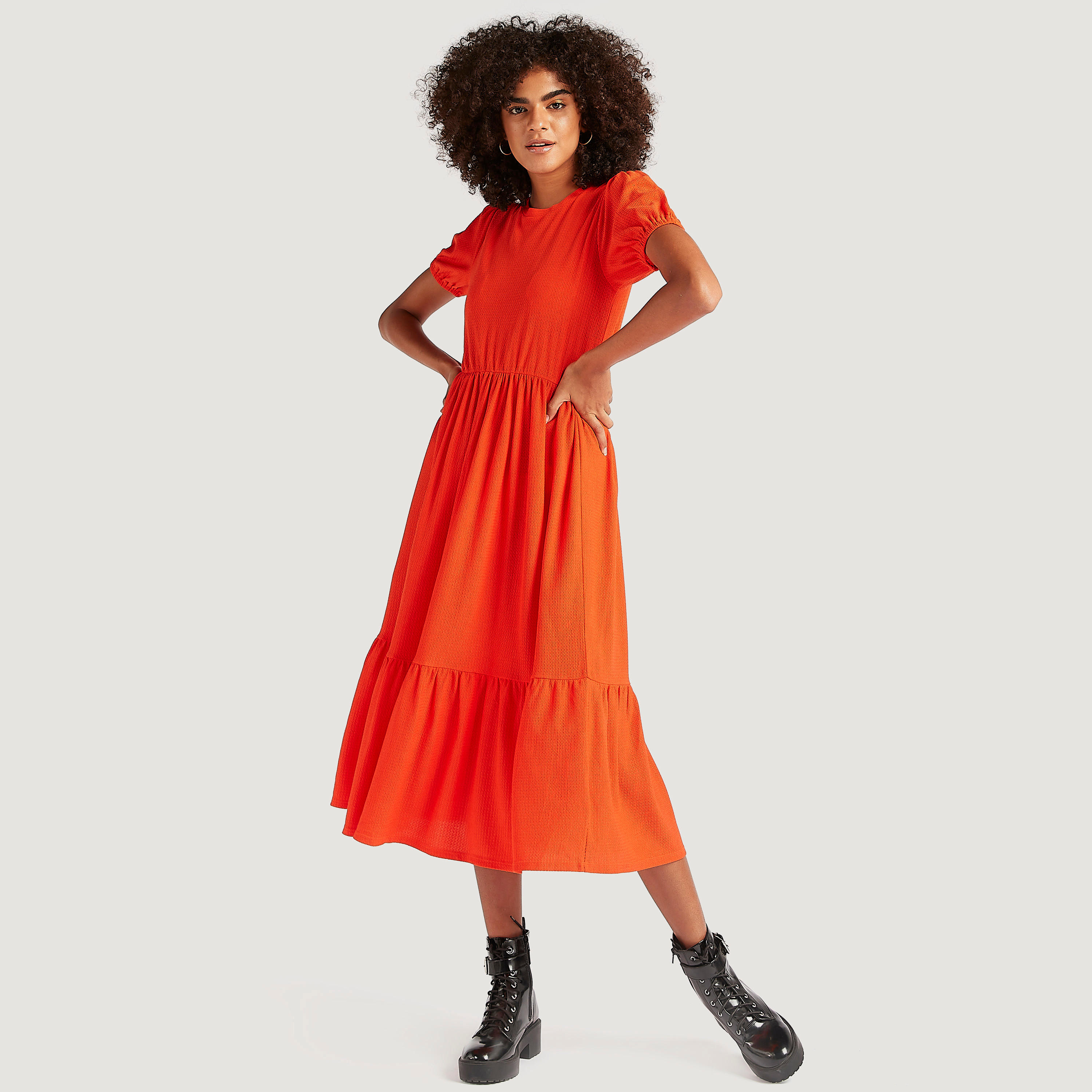 فستان ميدي إيه لاين ميدي بارز الملمس بأكمام قصيرة منفوخة وياقة ضيّقة-women-clothing-dresses-image-2