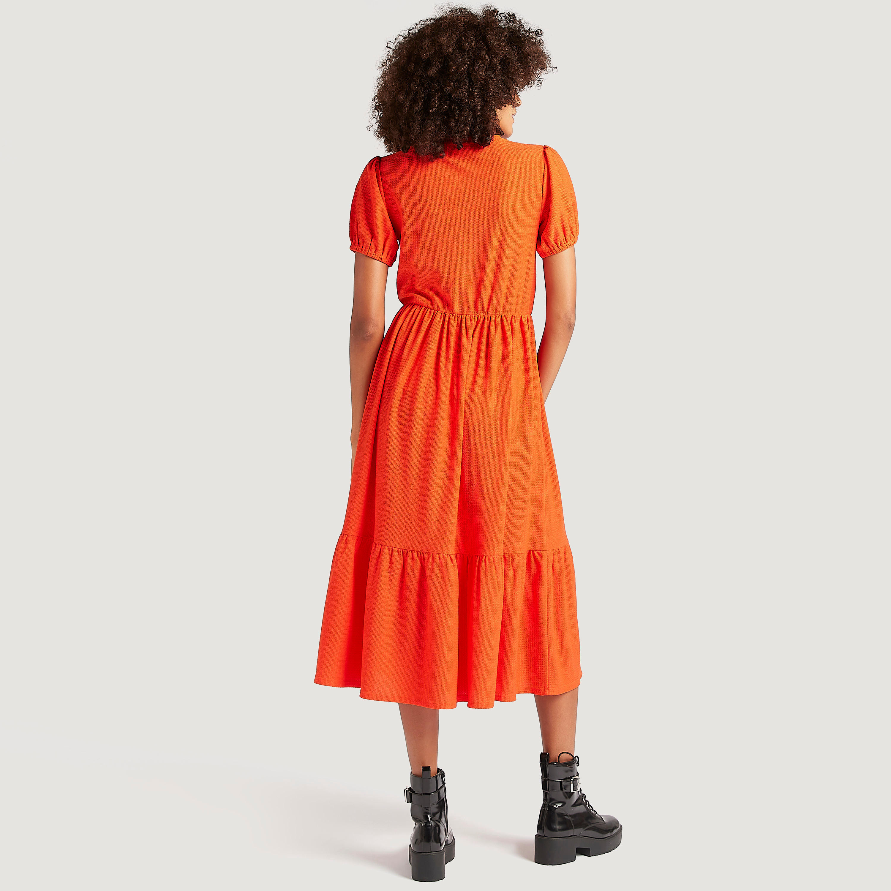 فستان ميدي إيه لاين ميدي بارز الملمس بأكمام قصيرة منفوخة وياقة ضيّقة-women-clothing-dresses-image-3