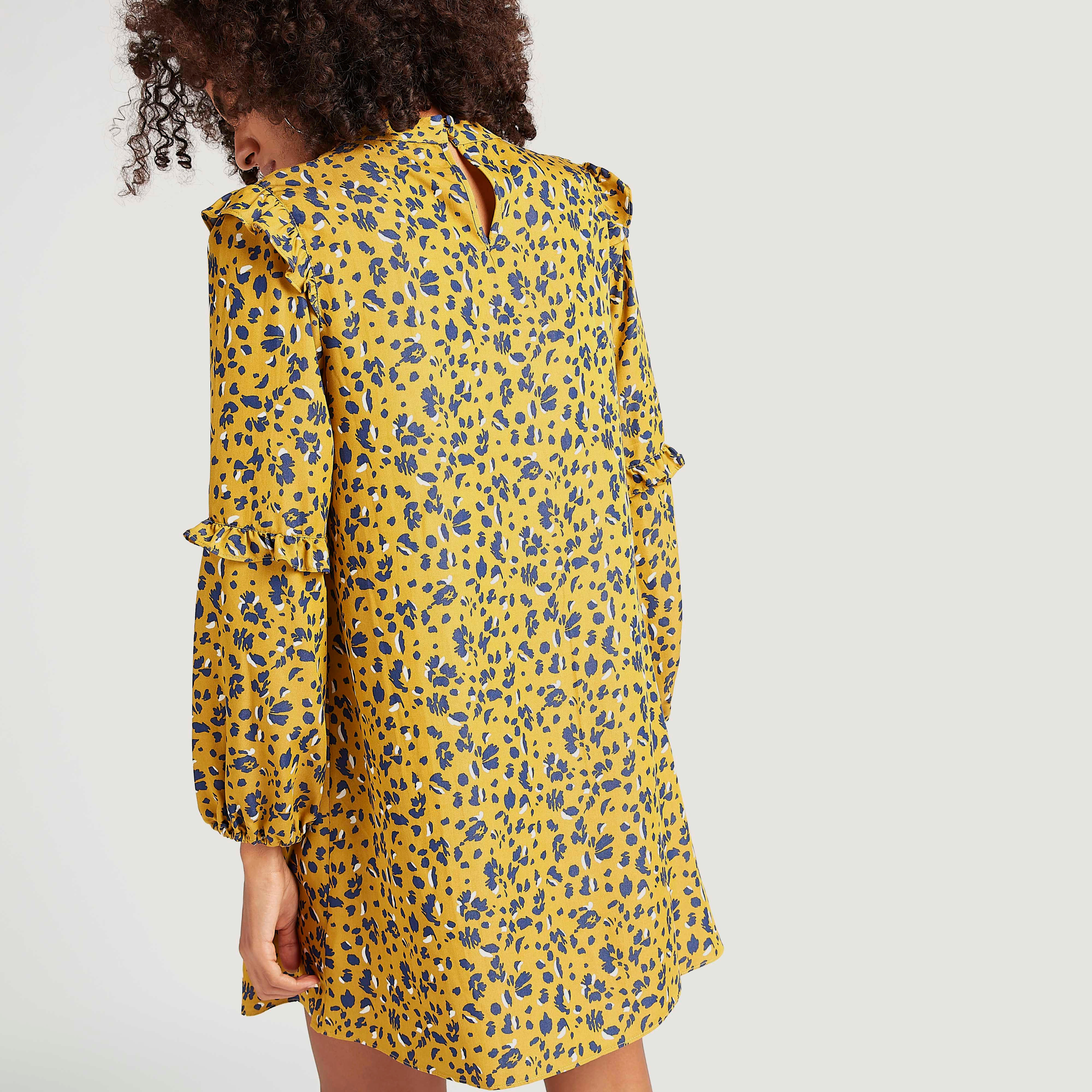 فستان قصير بطبعات أزهار وتفاصيل كشكشة وأكمام طويلة-women-clothing-dresses-image-4