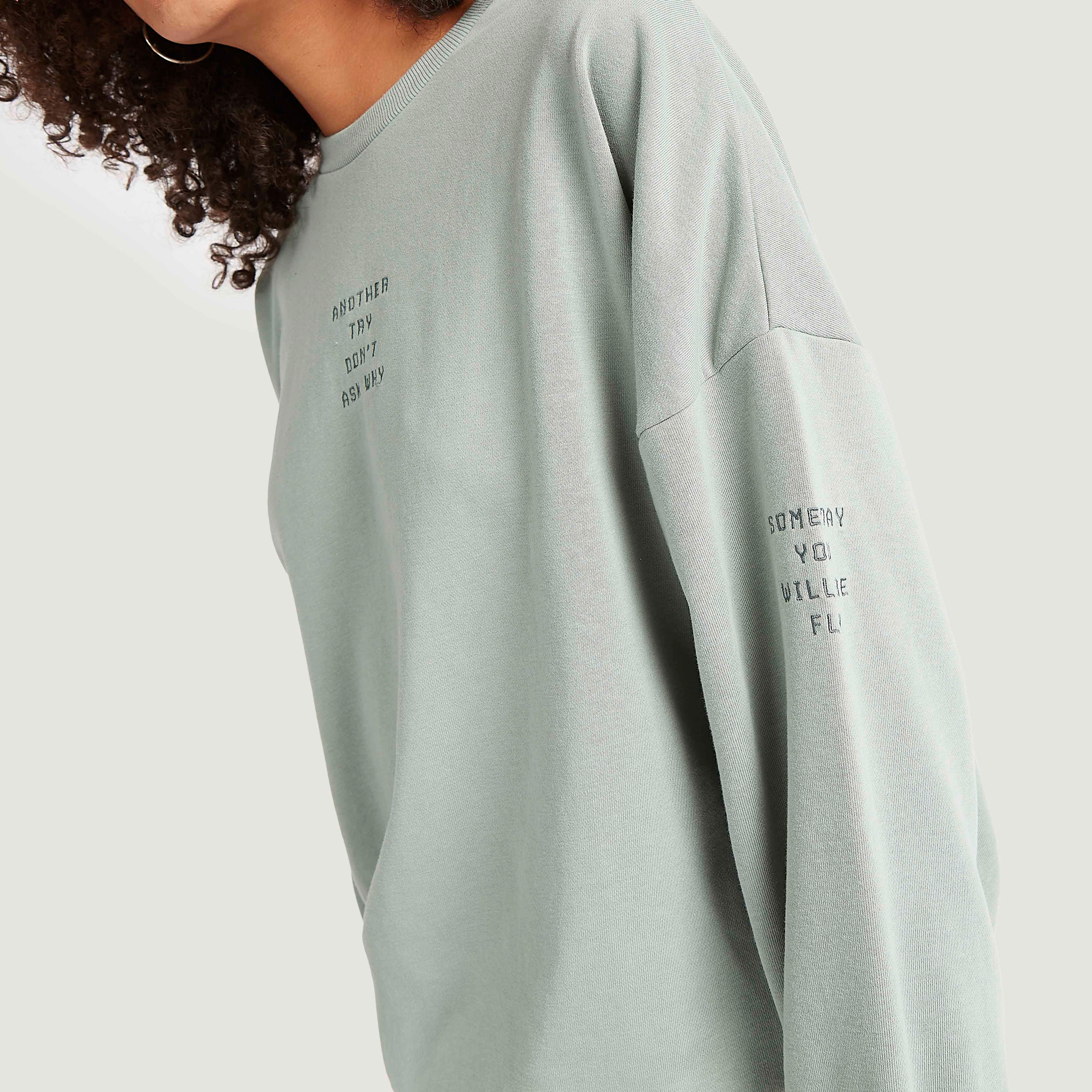 سويت شيرت بياقة ضيقة وأكمام طويلة وتطريز شعار-women-winterwear-hoodiesandsweatshirts-sweatshirts-image-3