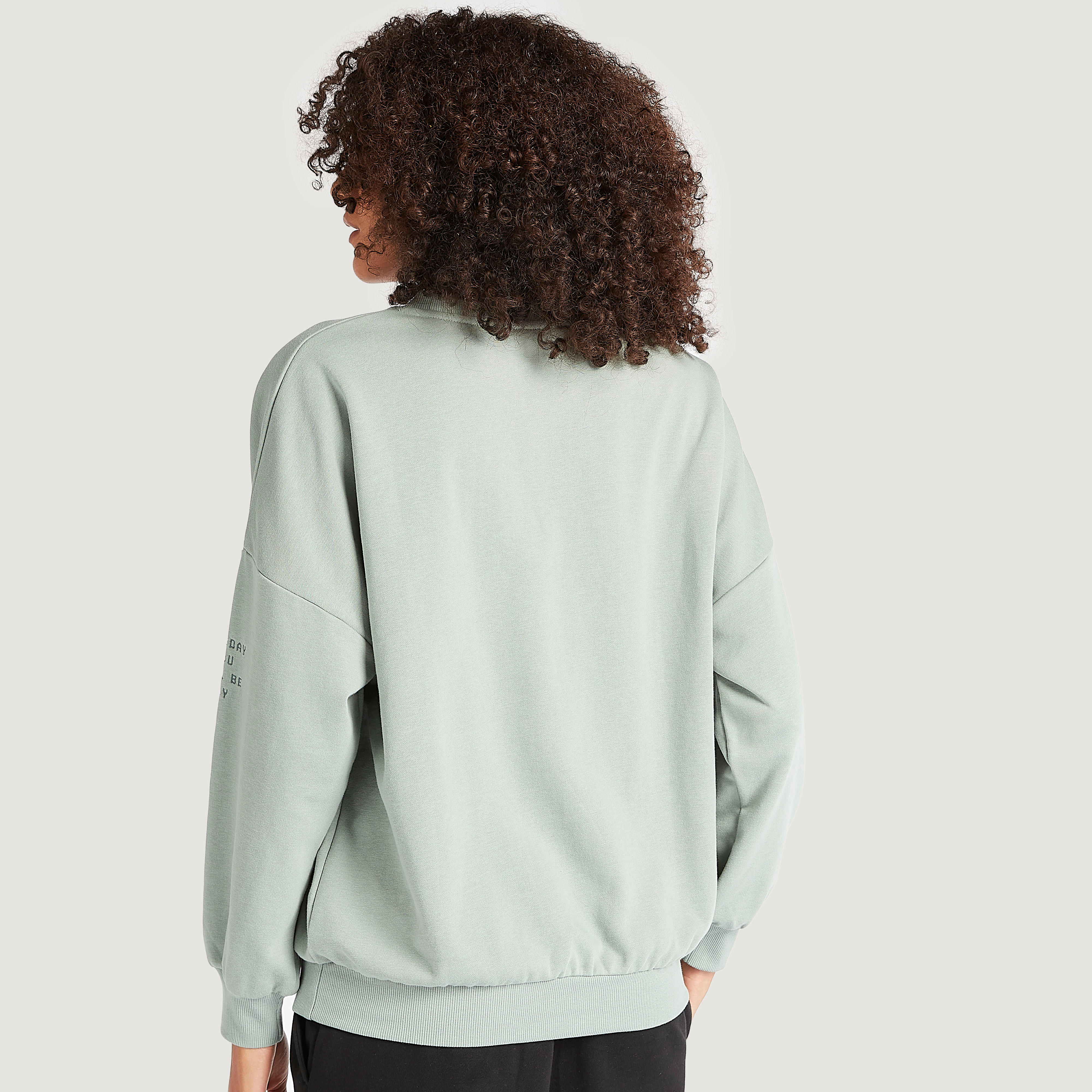 سويت شيرت بياقة ضيقة وأكمام طويلة وتطريز شعار-women-winterwear-hoodiesandsweatshirts-sweatshirts-image-4