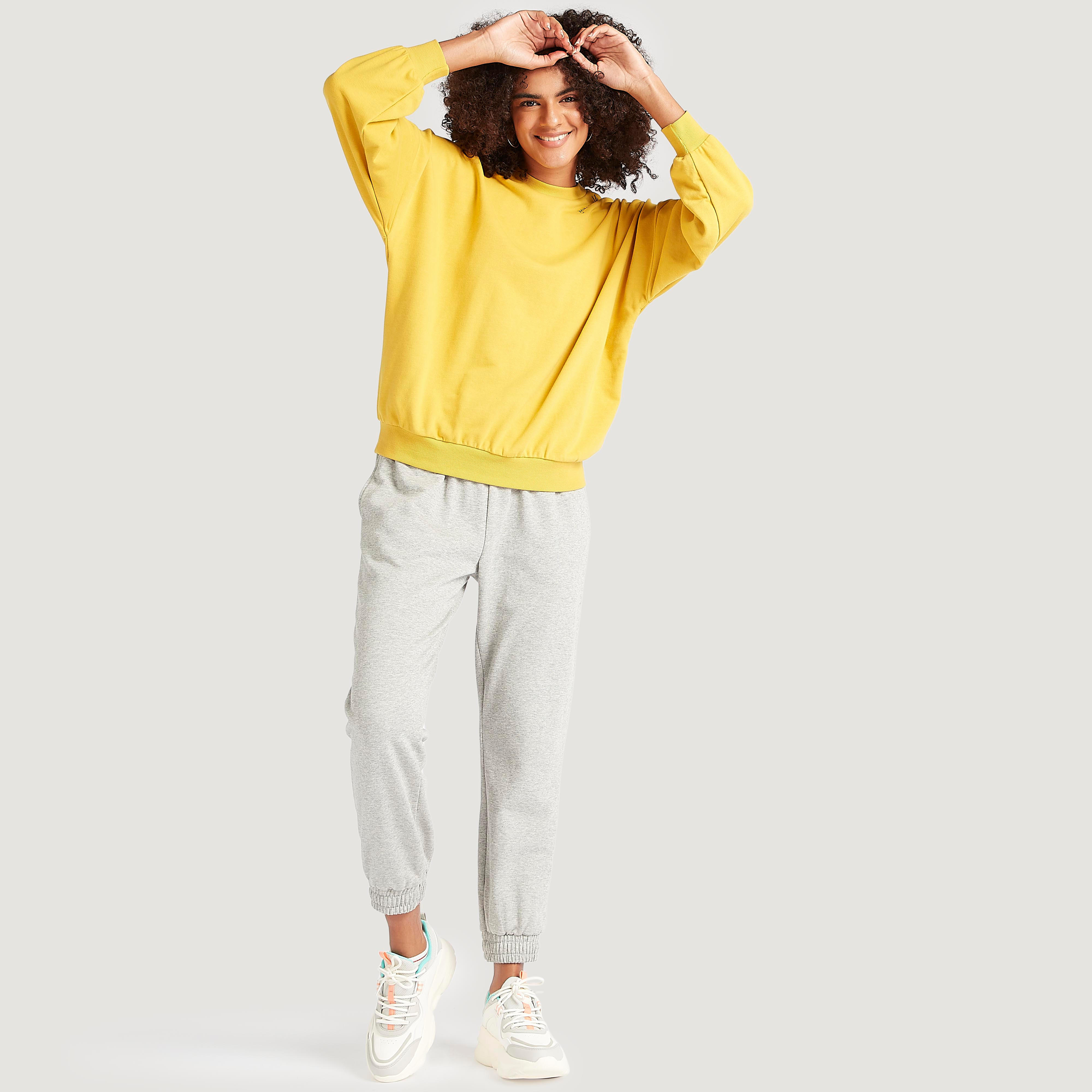 سويت شيرت بياقة ضيقة وأكمام طويلة وتطريز شعار-women-winterwear-hoodiesandsweatshirts-sweatshirts-image-2