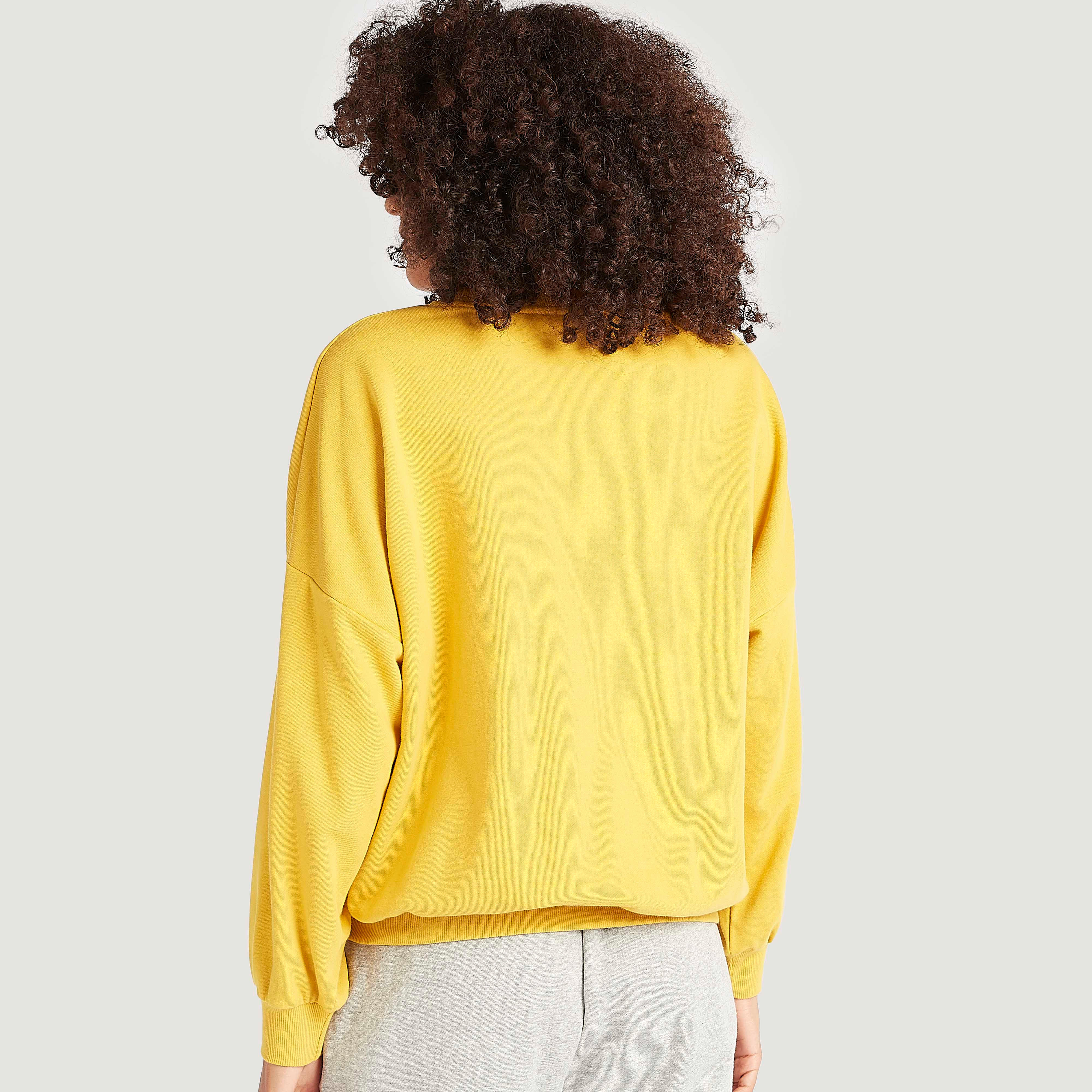 سويت شيرت بياقة ضيقة وأكمام طويلة وتطريز شعار-women-winterwear-hoodiesandsweatshirts-sweatshirts-image-4