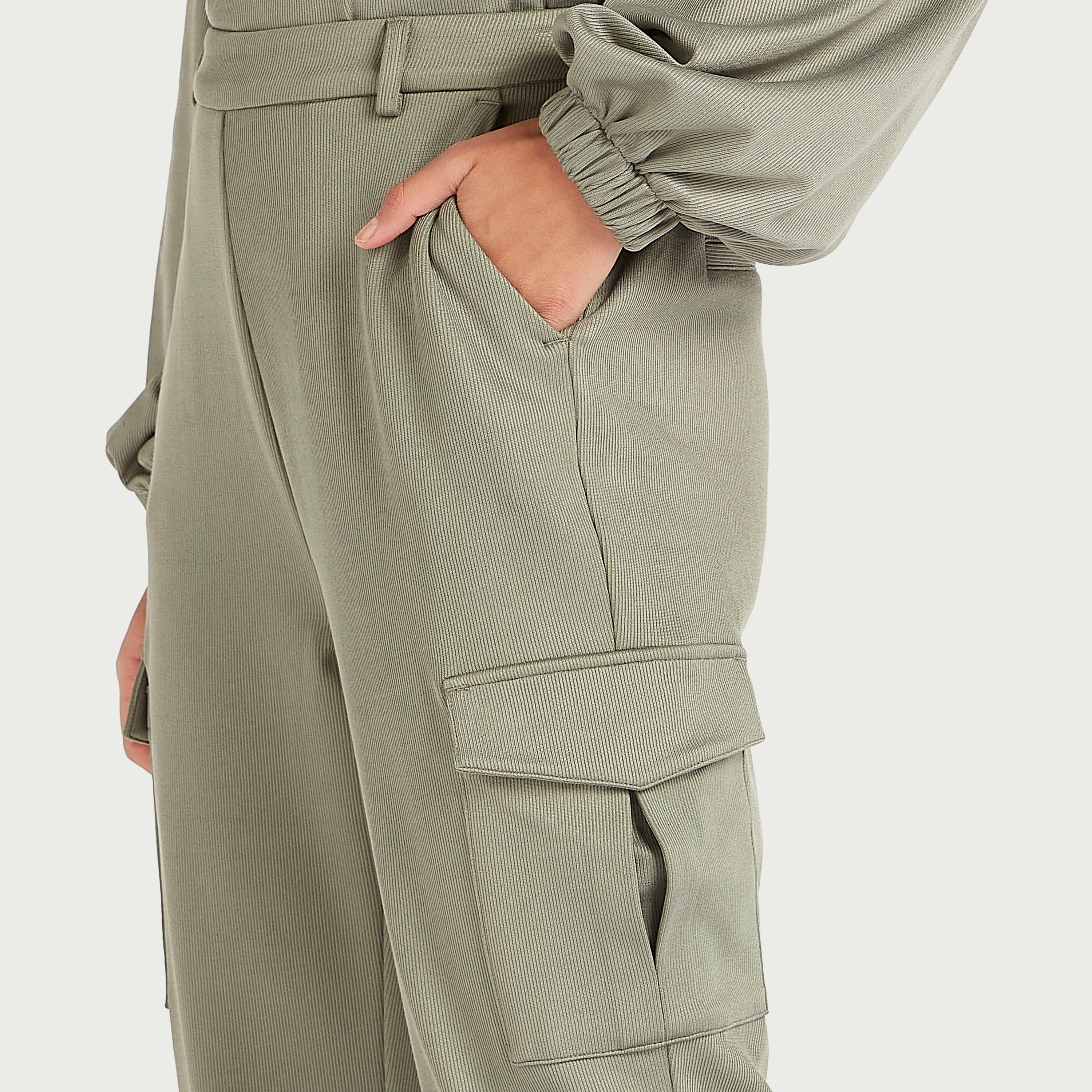 بنطلون كارغو سادة بخصر مرتفع مطّاطي-women-clothing-bottoms-joggers-image-3