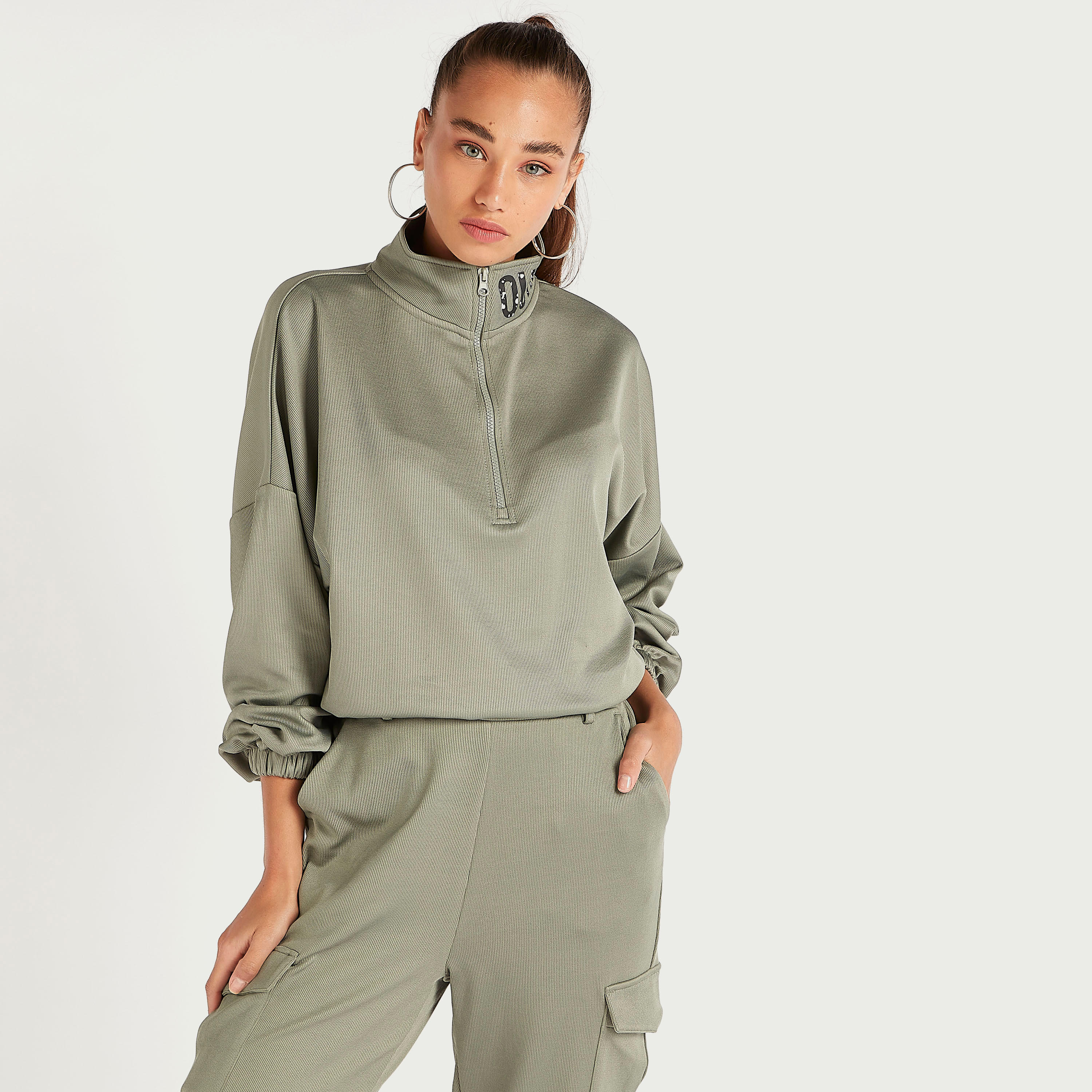 سويت شيرت بياقة طويلة بسحاب إغلاق وطبعات-women-winterwear-hoodiesandsweatshirts-sweatshirts-image-1
