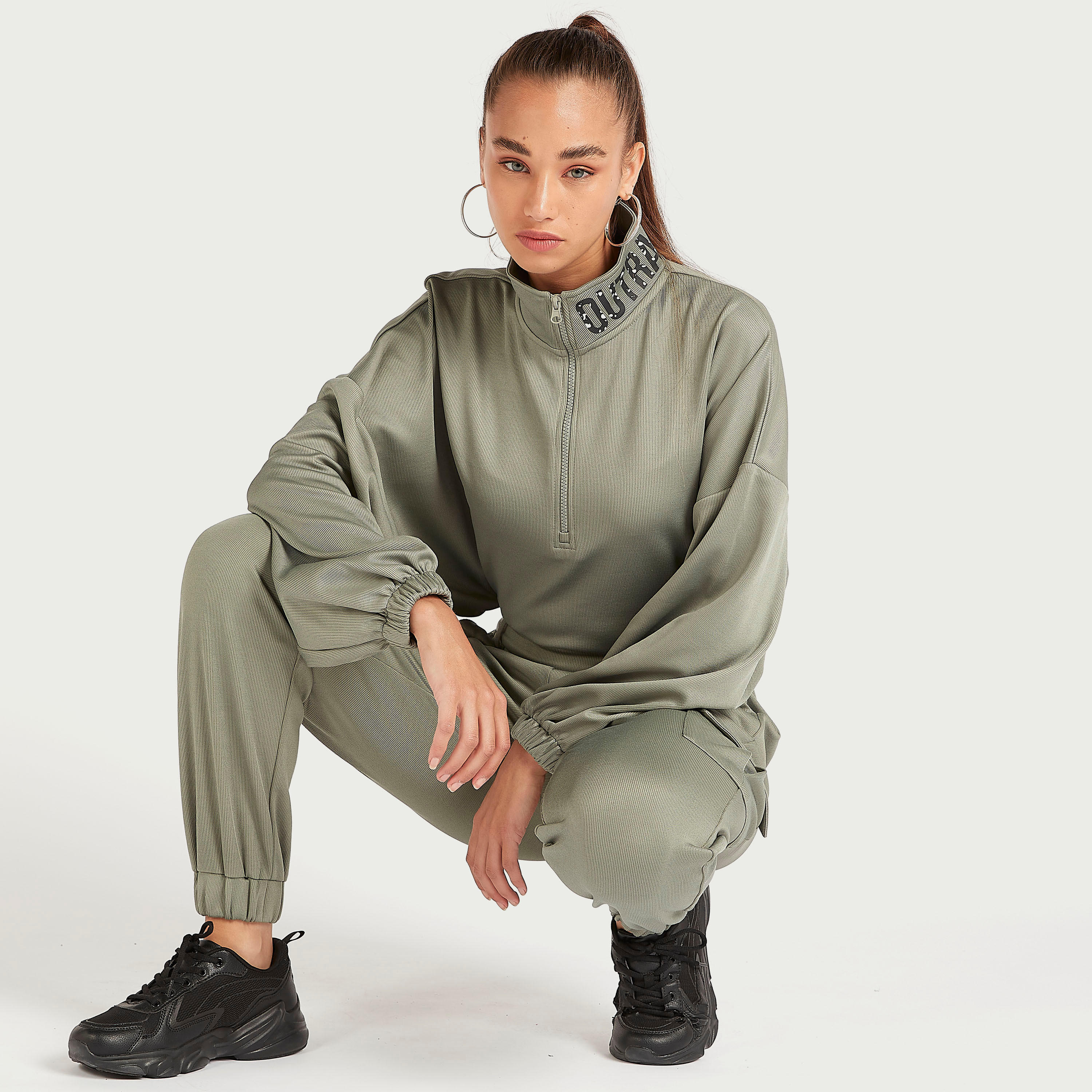 سويت شيرت بياقة طويلة بسحاب إغلاق وطبعات-women-winterwear-hoodiesandsweatshirts-sweatshirts-image-2