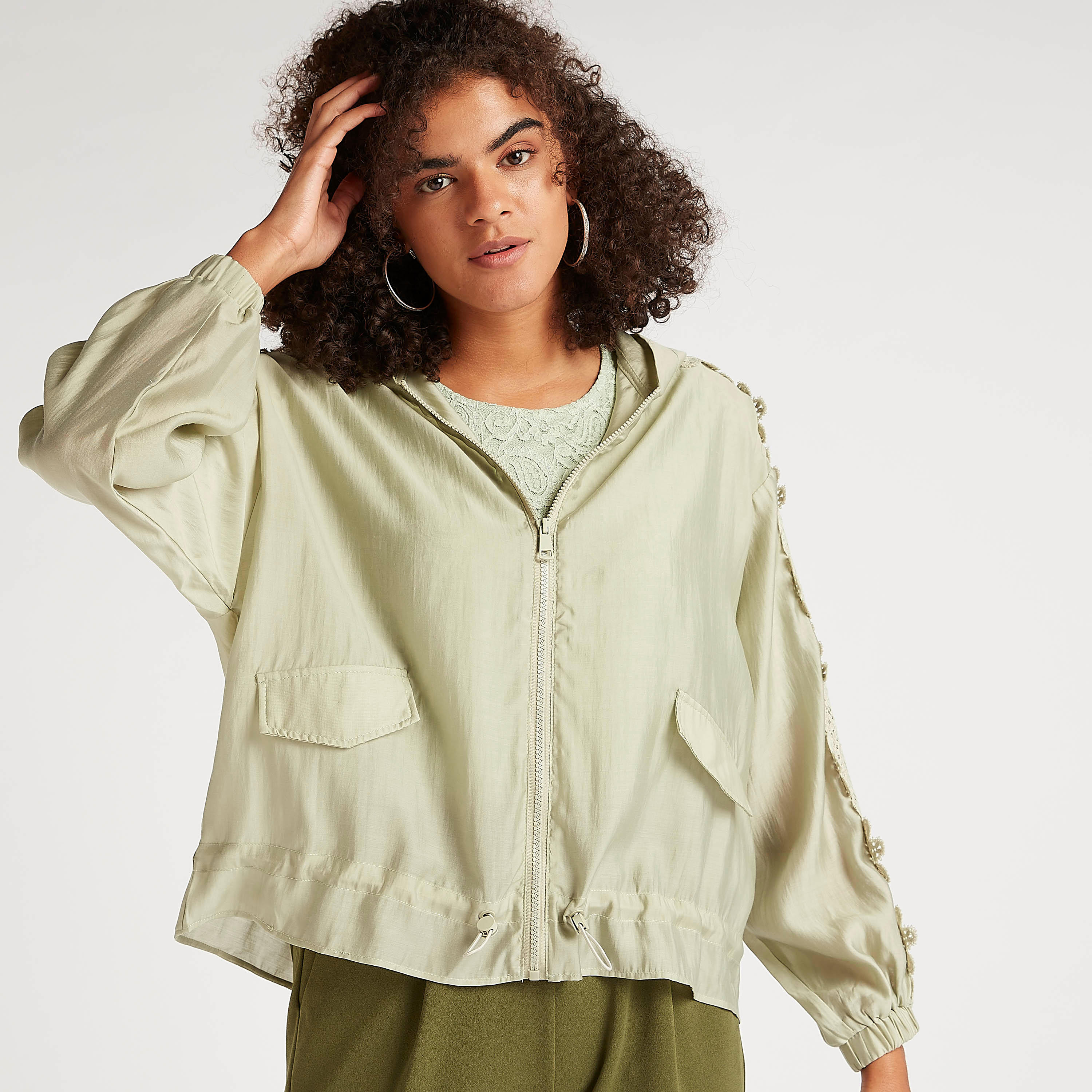 هودي سادة بسحّاب وأكمام طويلة وتقليمات دانتيل-women-winterwear-coatsandjackets-jackets-image-9