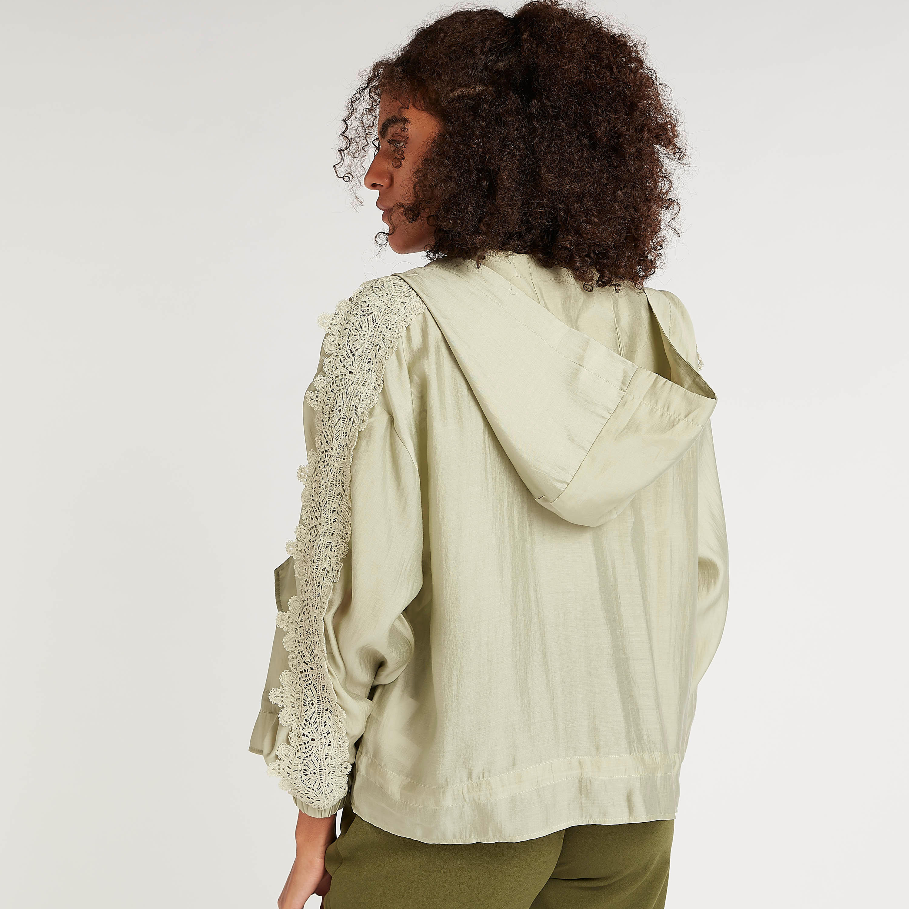 هودي سادة بسحّاب وأكمام طويلة وتقليمات دانتيل-women-winterwear-coatsandjackets-jackets-image-6