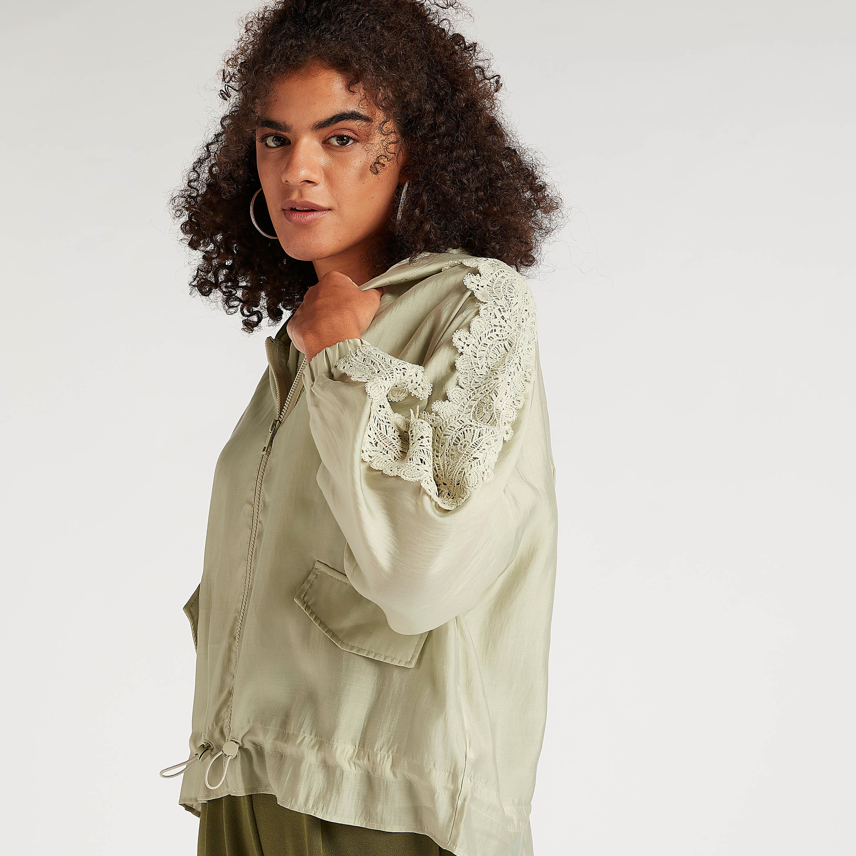 هودي سادة بسحّاب وأكمام طويلة وتقليمات دانتيل-women-winterwear-coatsandjackets-jackets-image-1