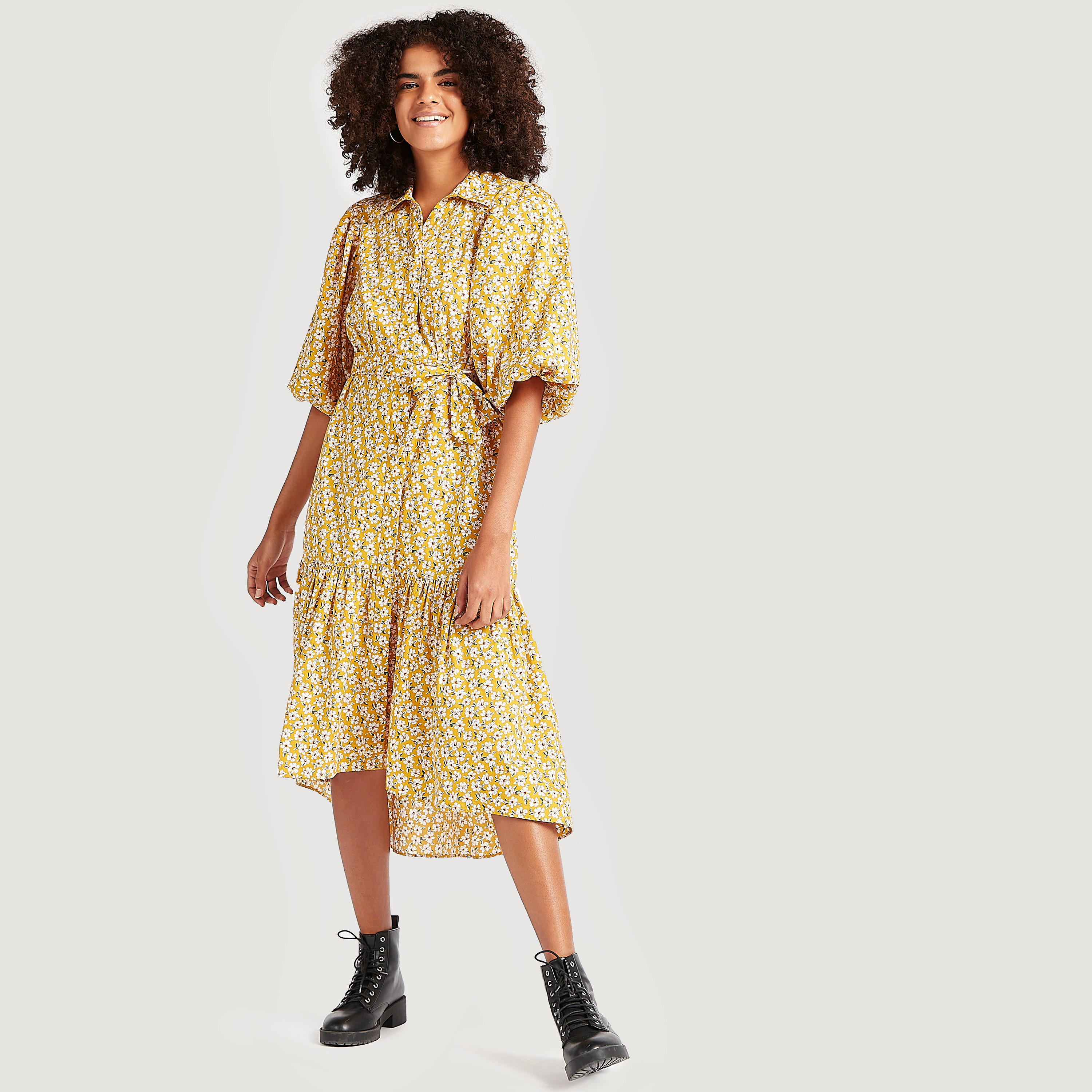 فستان إيه لاين ميدي بطبعات أزهار وأكمام قصيرة منفوخة وحزام رباط-women-clothing-dresses-image-1