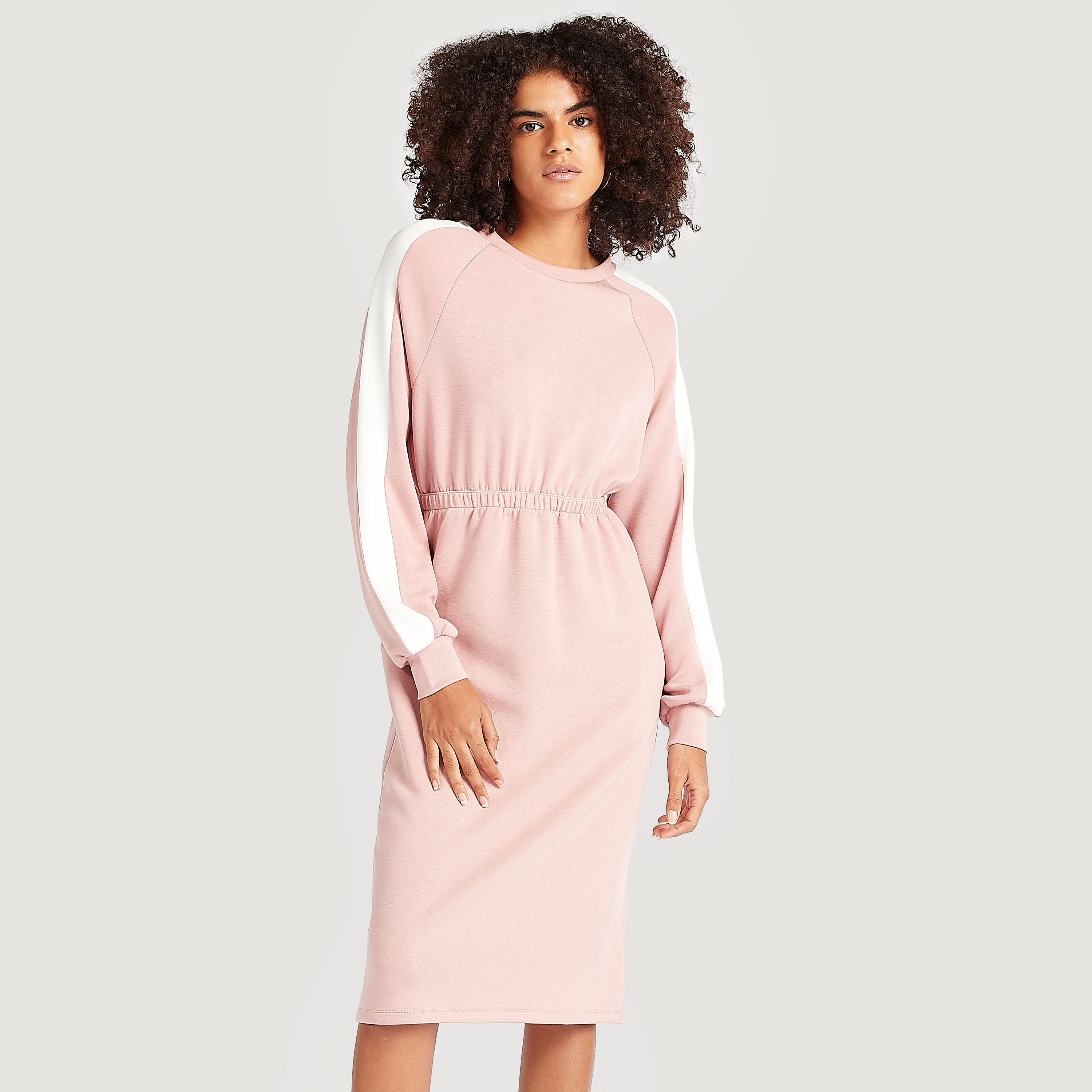 فستان واسع ميدي سادة بأكمام طويلة وخصر مطّاطي-women-clothing-dresses-image-5