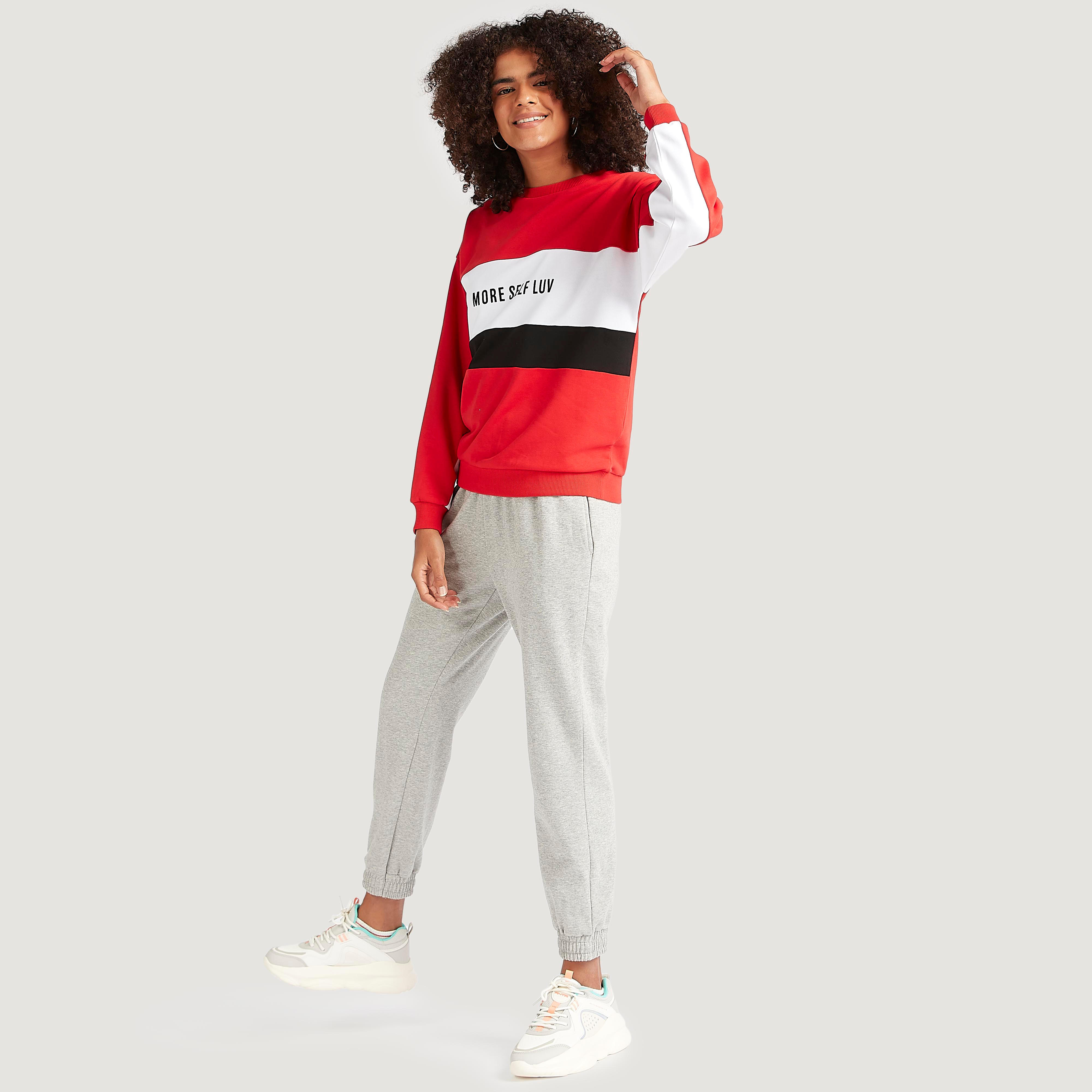 سويت شيرت بياقة ضيقة وأكمام طويلة وطبعات شعار-women-winterwear-hoodiesandsweatshirts-sweatshirts-image-2