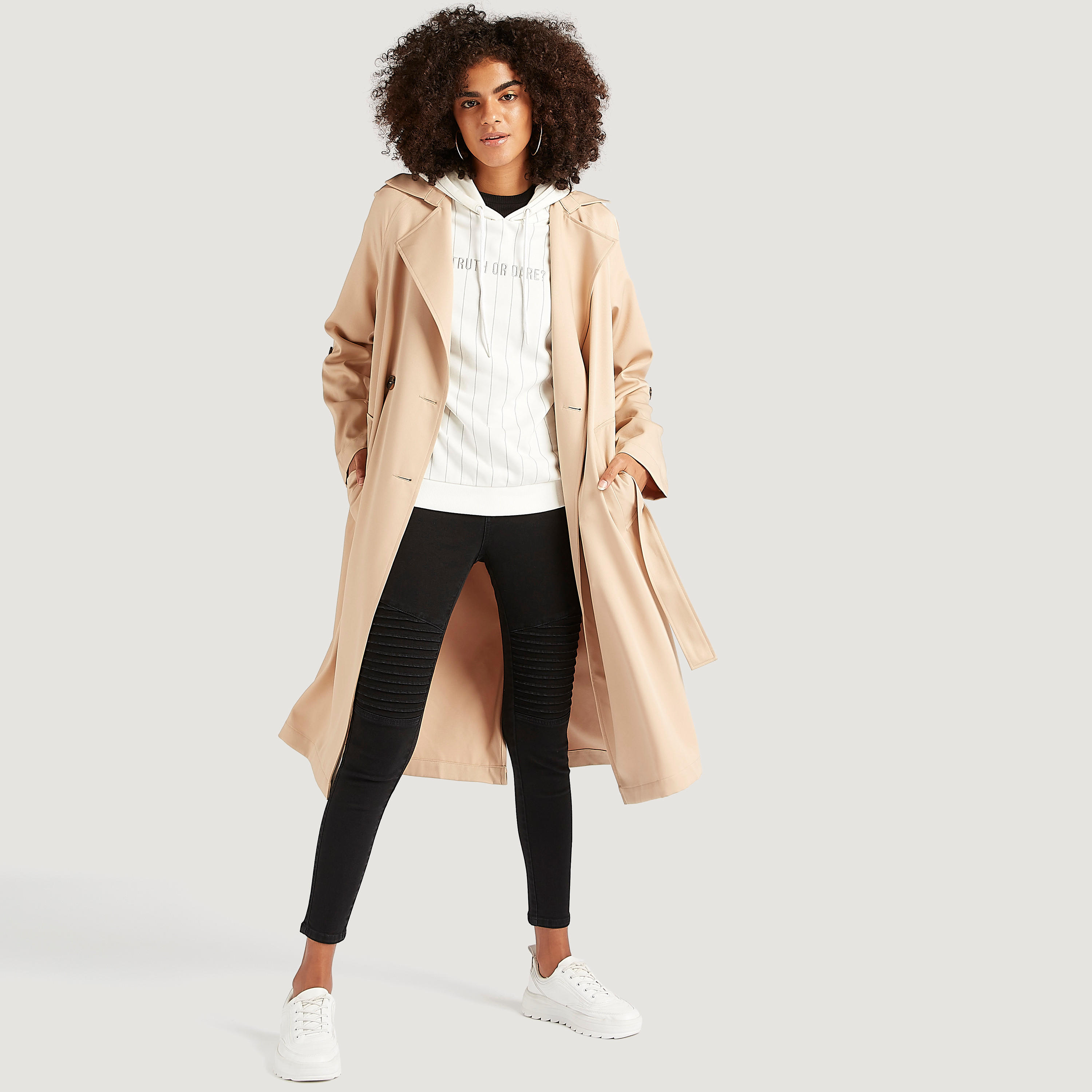 هودي مخطّط مطرّز بشعار  مع أكمام طويلة-women-winterwear-hoodiesandsweatshirts-hoodies-image-6
