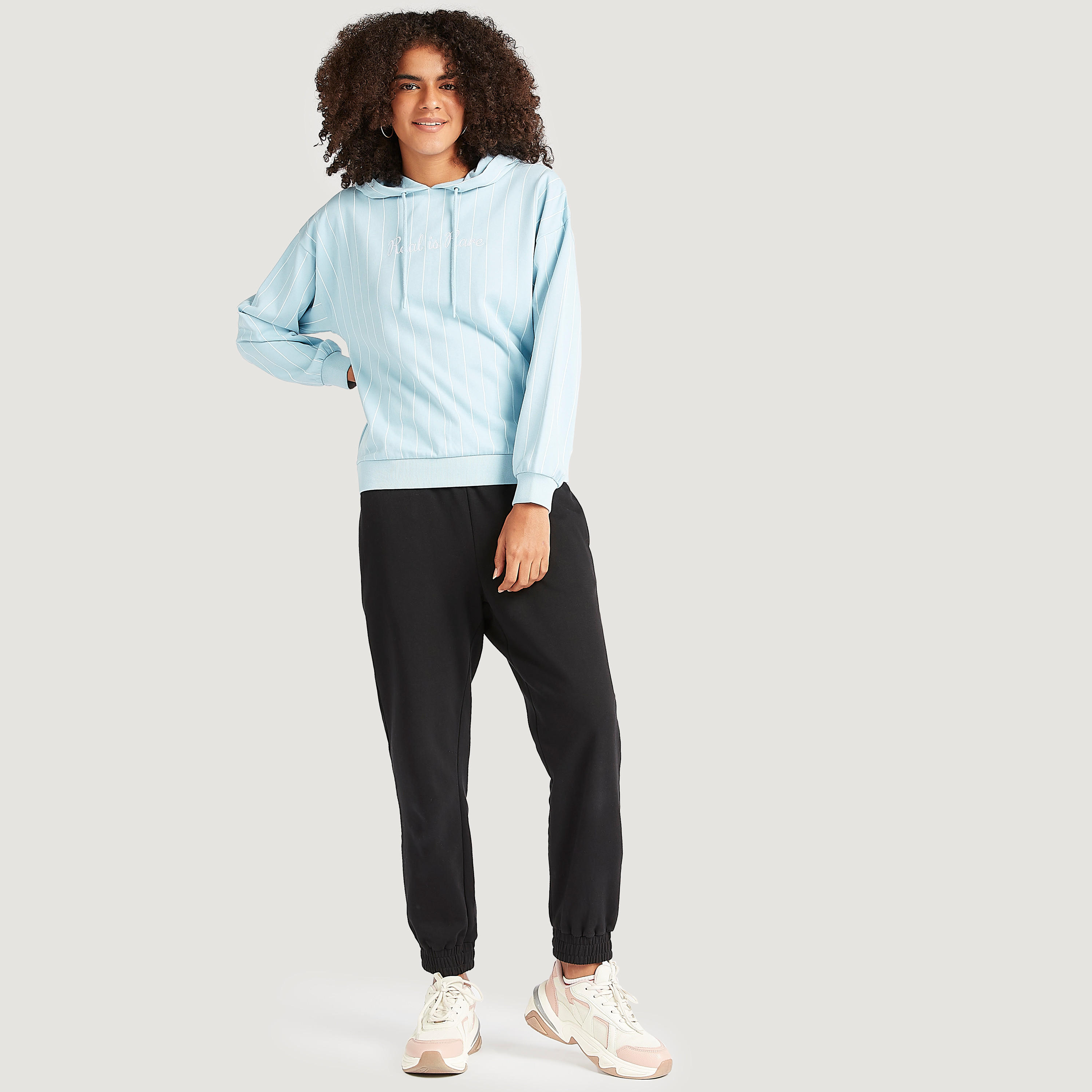 هودي مطرّز بأشعار وأكمام طويلة-women-winterwear-hoodiesandsweatshirts-hoodies-image-2