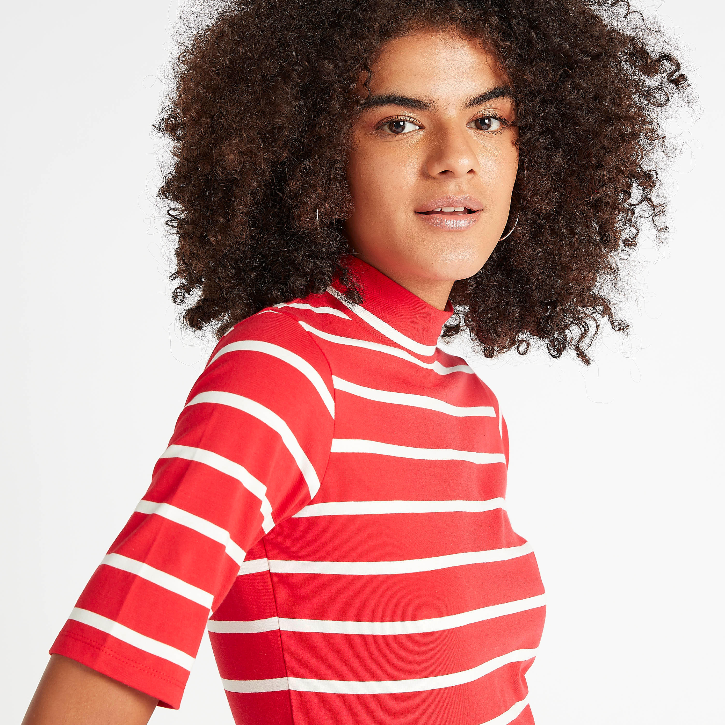 تيشيرت قصير مخطّط بياقة عالية وأكمام قصيرة-women-clothing-tshirts-image-3
