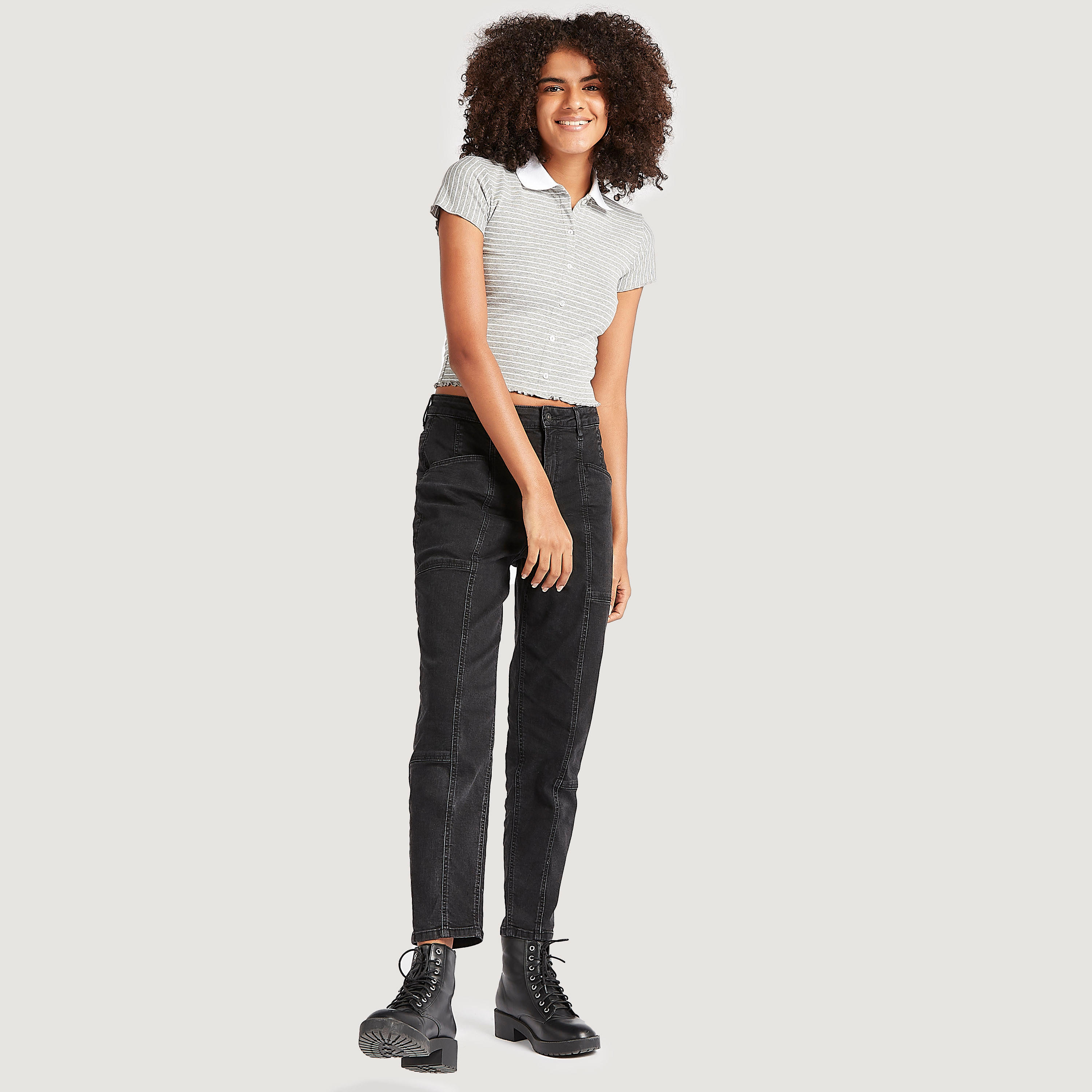 تيشيرت قصير مخطط بياقة عاديّة وأكمام كاب-women-clothing-tshirts-image-4