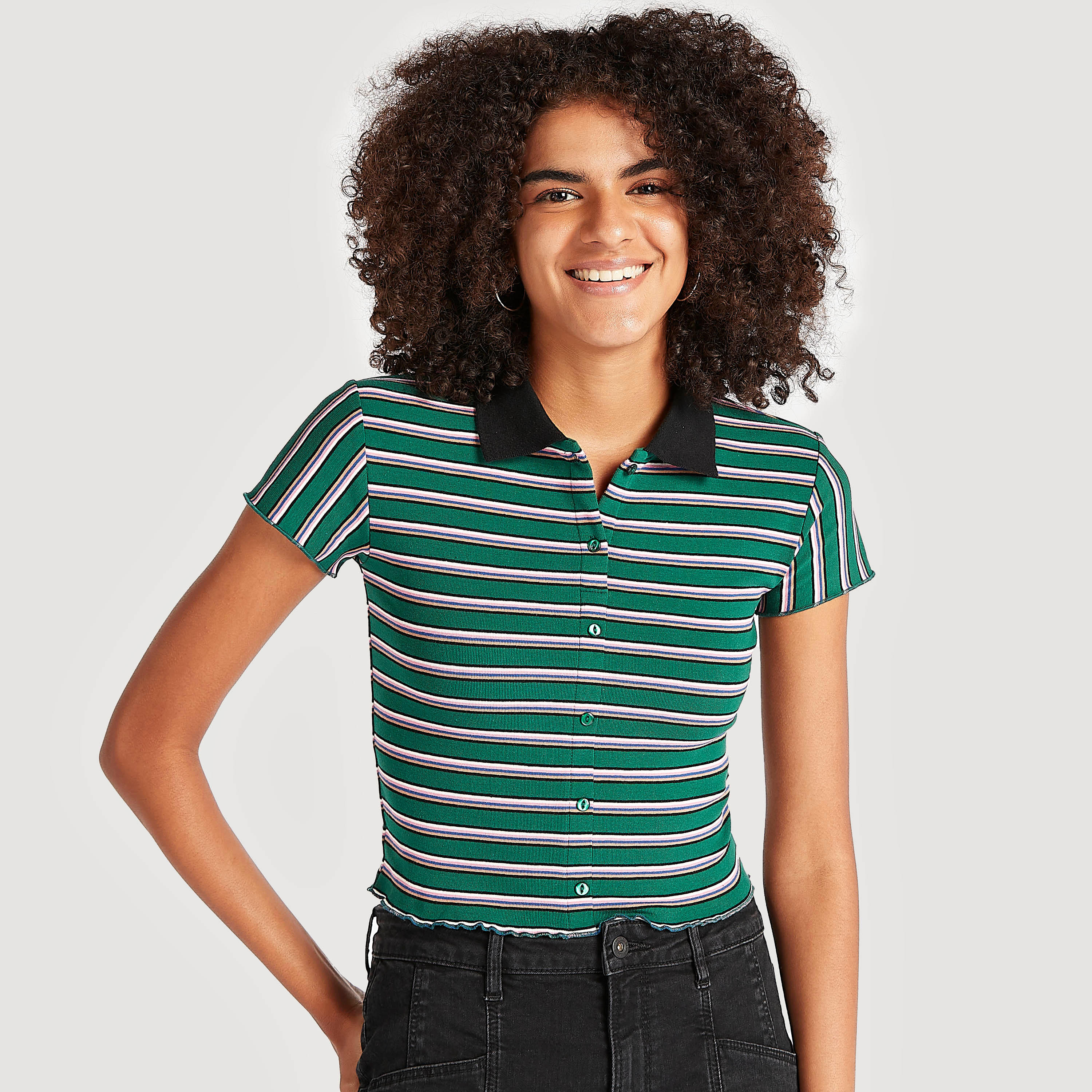 تيشيرت قصير مخطط بياقة عاديّة وأكمام كاب-women-clothing-tshirts-image-5