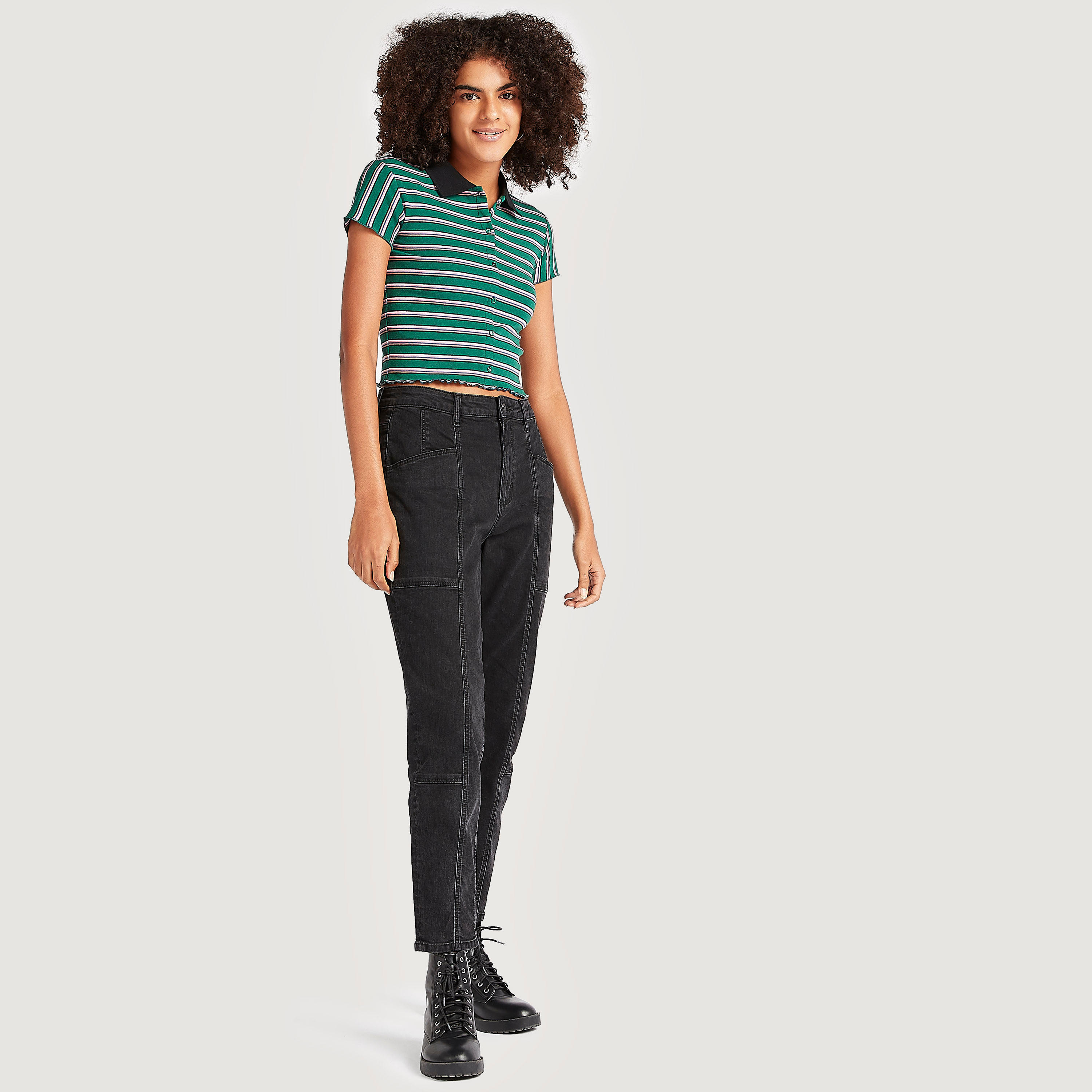 تيشيرت قصير مخطط بياقة عاديّة وأكمام كاب-women-clothing-tshirts-image-4