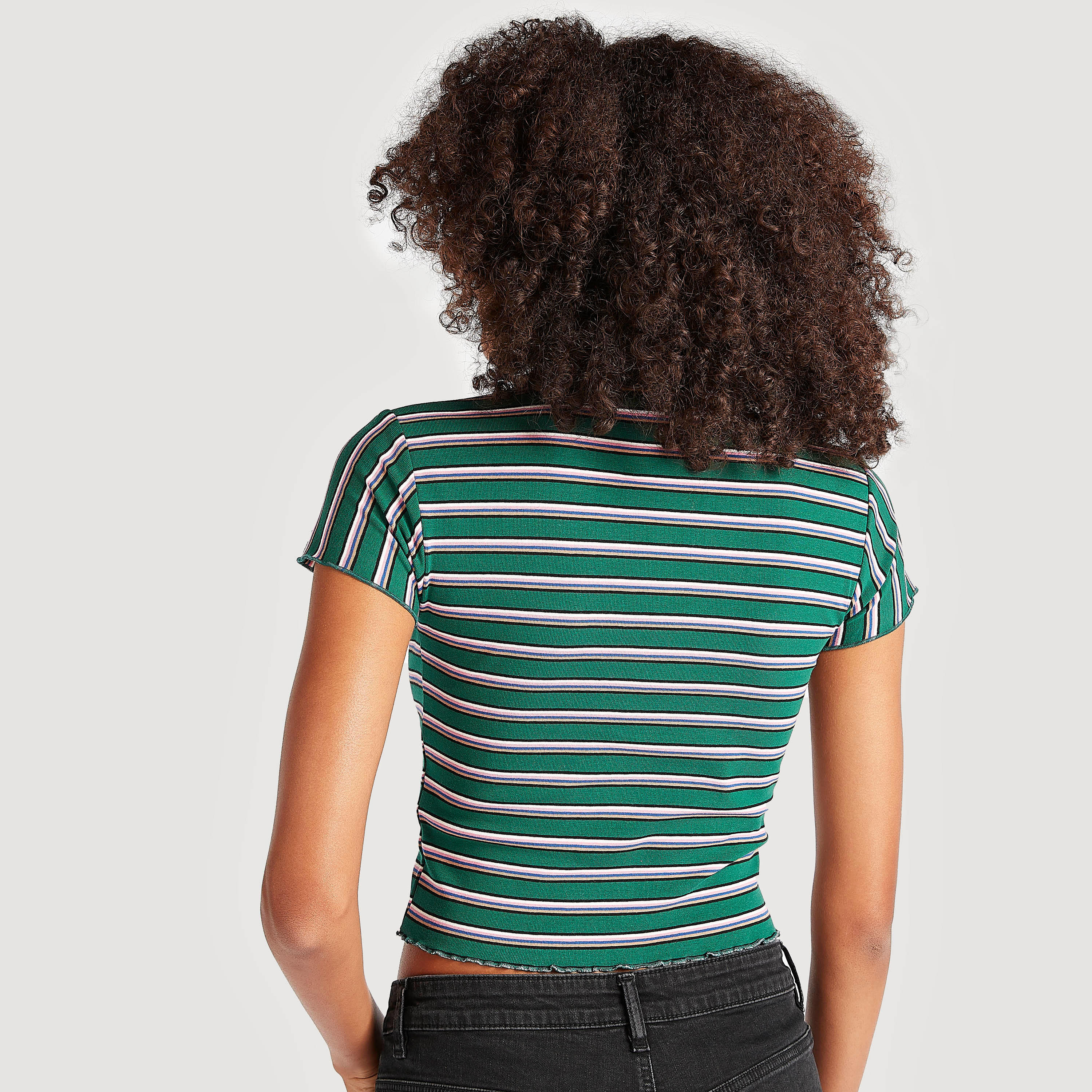 تيشيرت قصير مخطط بياقة عاديّة وأكمام كاب-women-clothing-tshirts-image-2