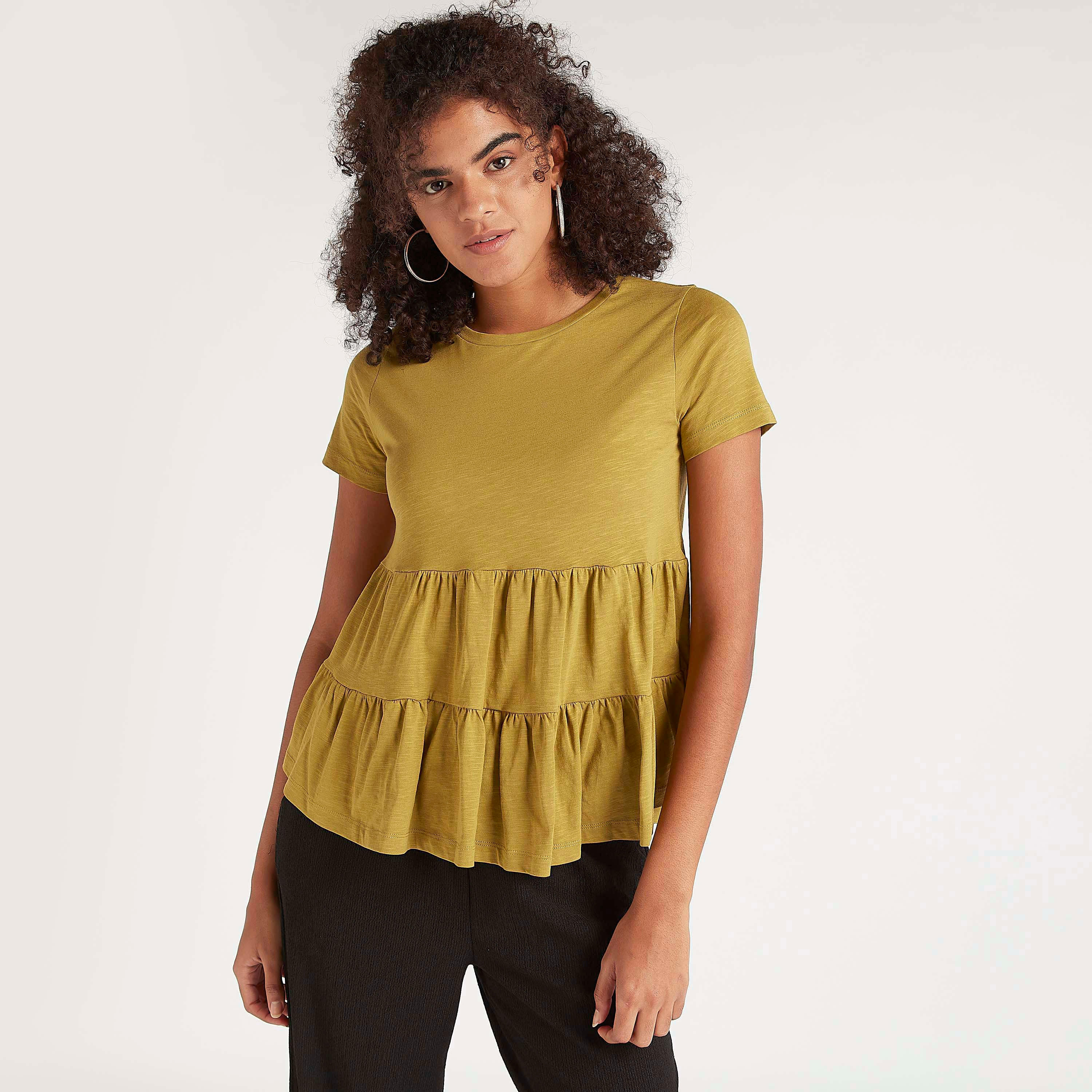 بلوزة سادة بكشكشة من الخصر وأكمام قصيرة وياقة ضيّقة-women-clothing-shirtsandblouses-blouses-image-5
