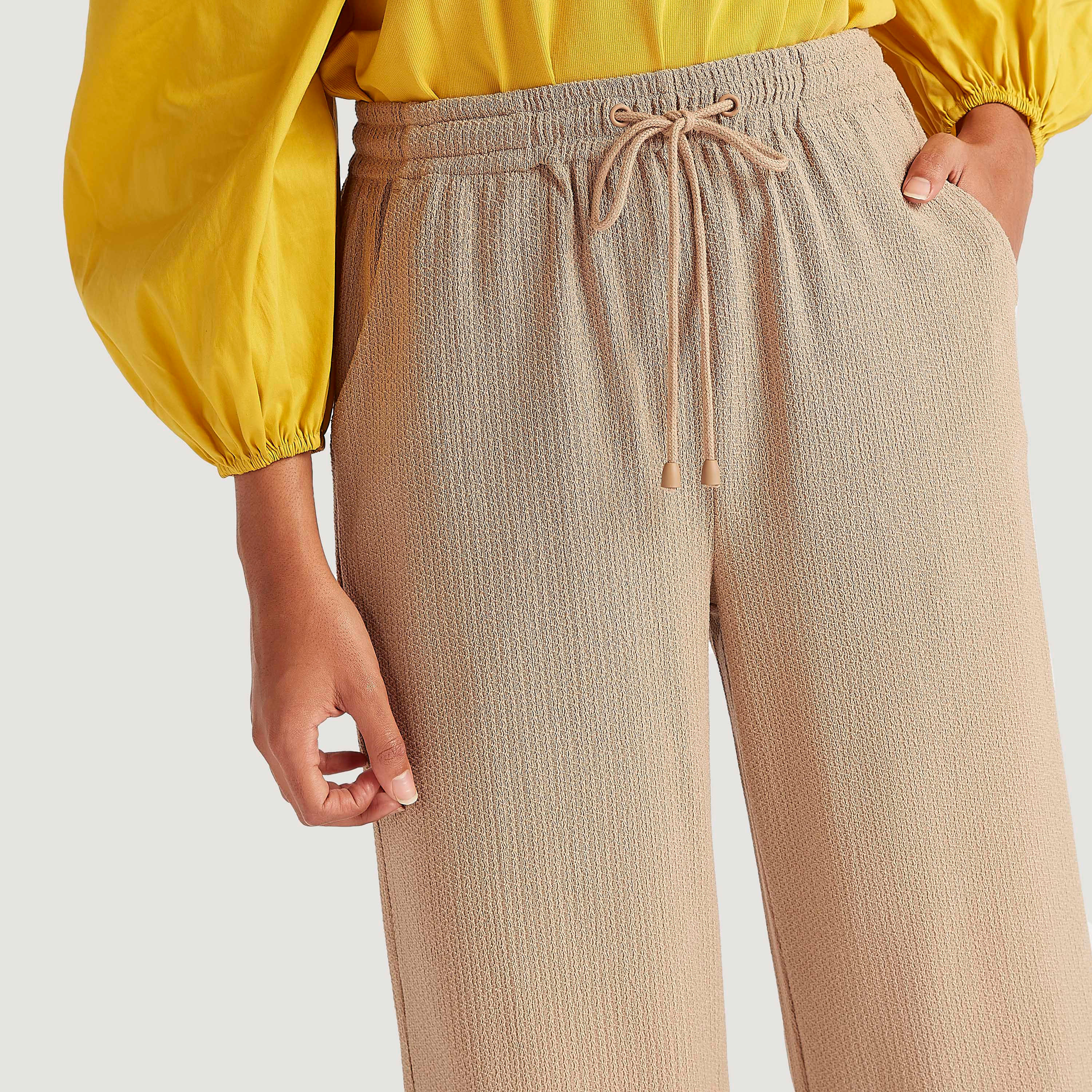 بنطلون بالازو بارز الملمس بخصر متوسّط الارتفاع ورباط إغلاق-women-clothing-bottoms-trousers-image-3