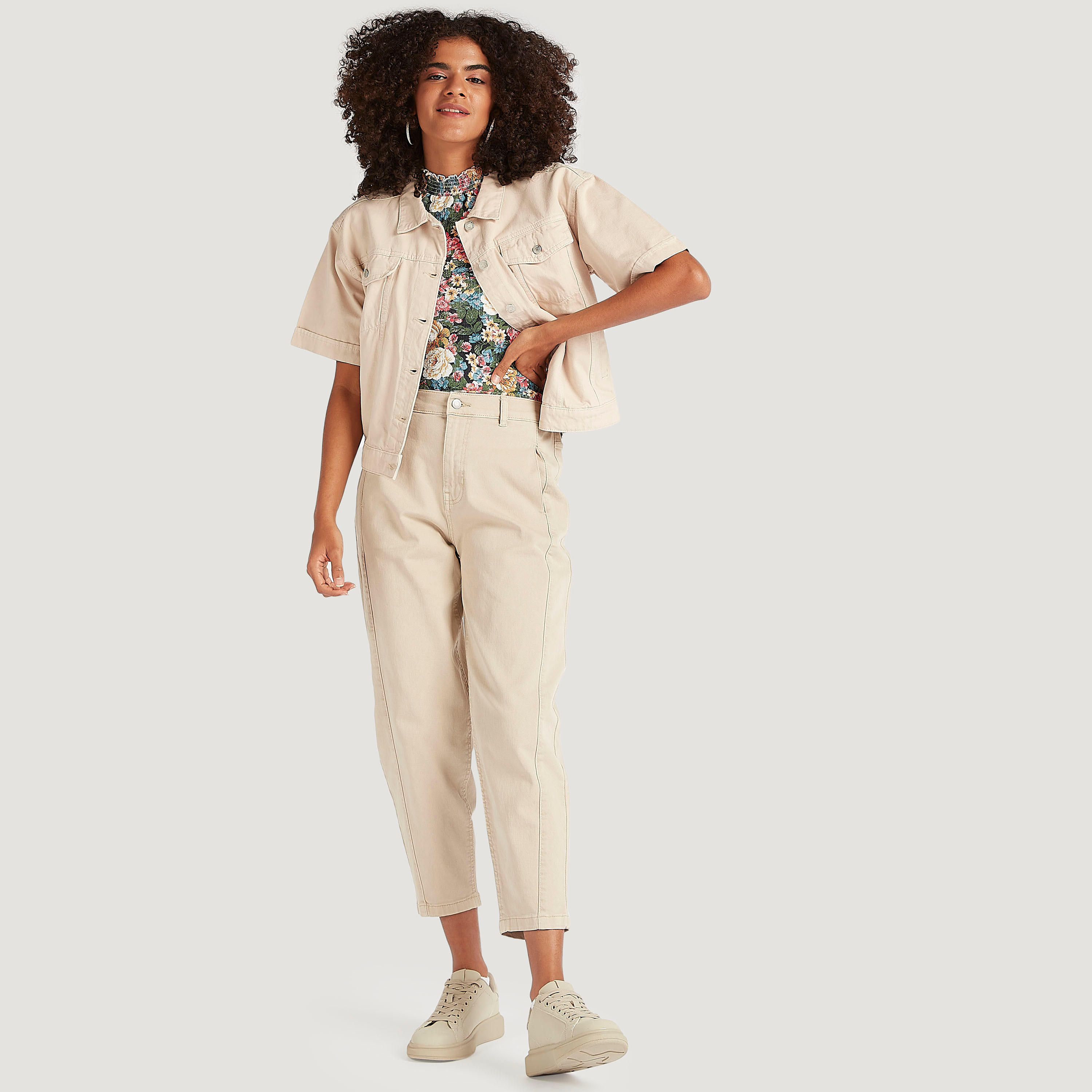 بلوزة بطبعات أزهار وأكمام قصيرة وياقة كشكش-women-clothing-shirtsandblouses-blouses-image-2