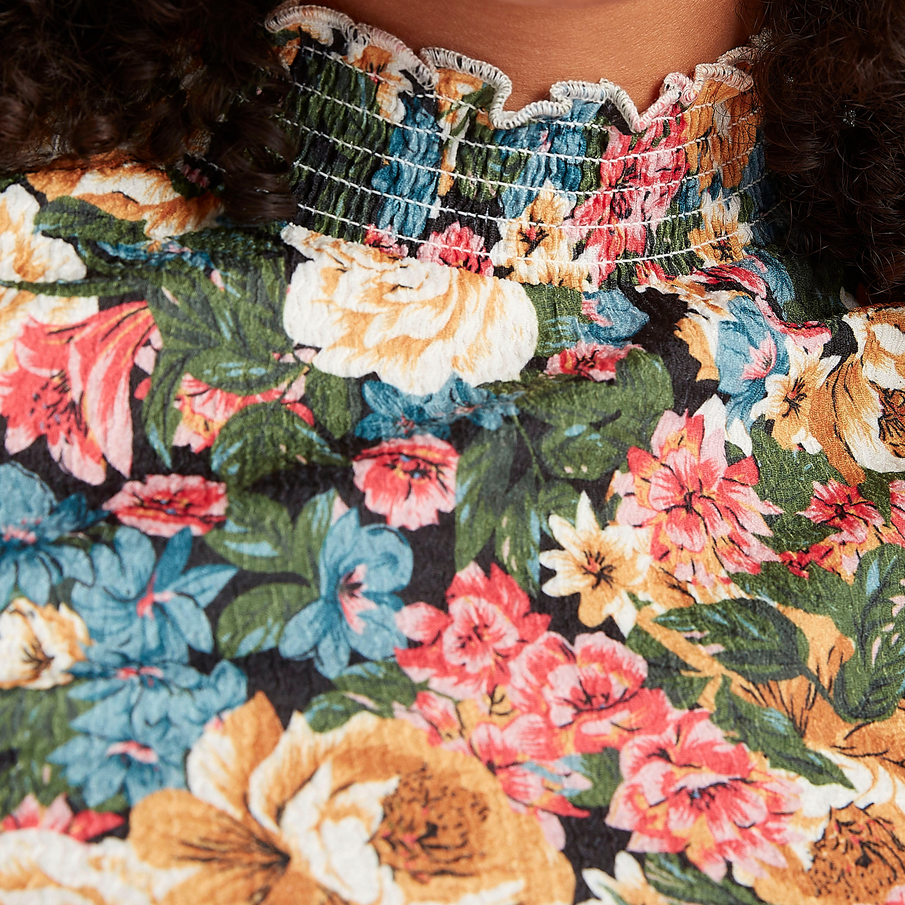بلوزة بطبعات أزهار وأكمام قصيرة وياقة كشكش-women-clothing-shirtsandblouses-blouses-image-3