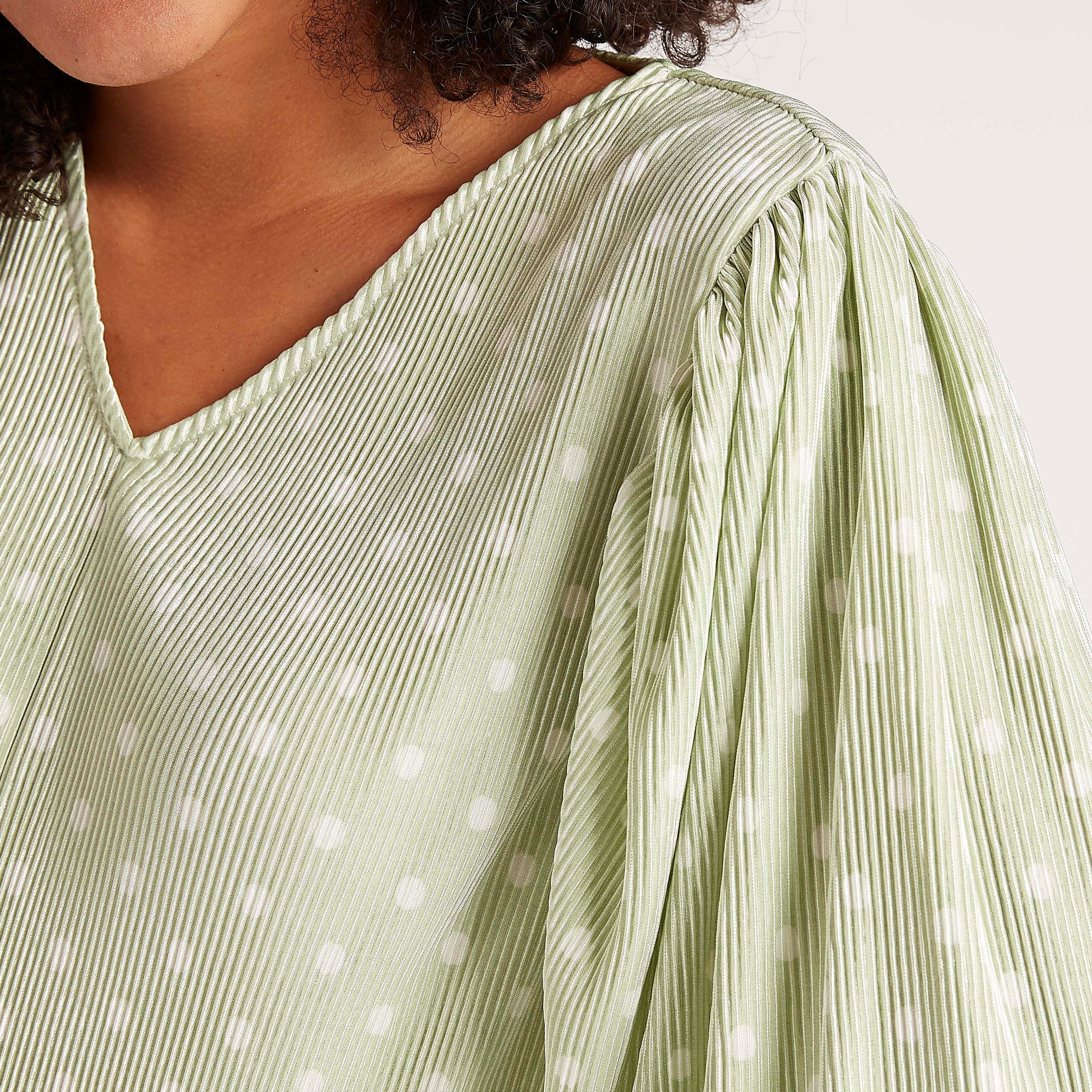 بلوزة قصيرة منقّطة بياقة v وأكمام 3/4-women-clothing-shirtsandblouses-blouses-image-3
