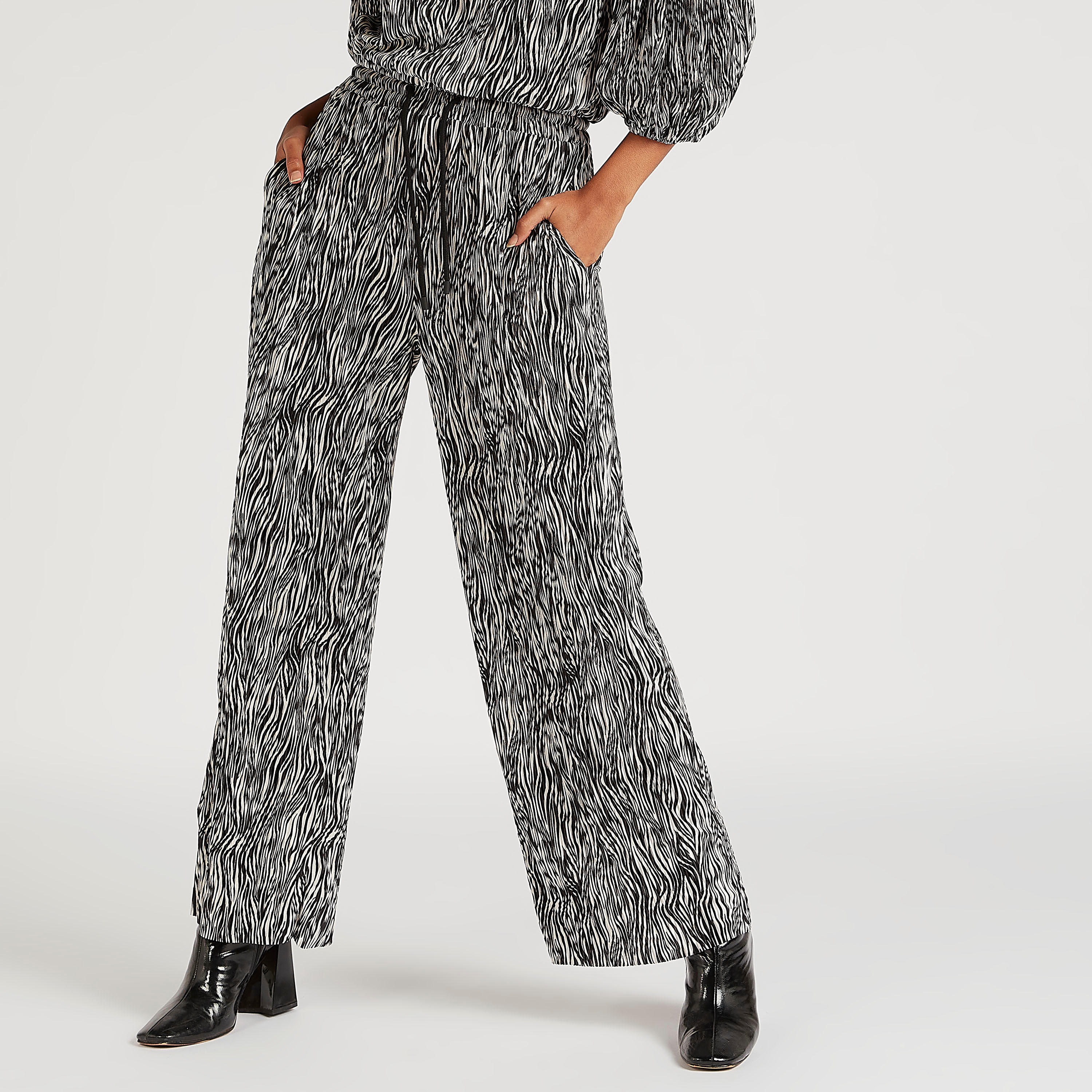 بنطلون بطبعات حيوانات وخصر مطّاطي متوسّط الارتفاع وجيوب-women-clothing-bottoms-trousers-image-1
