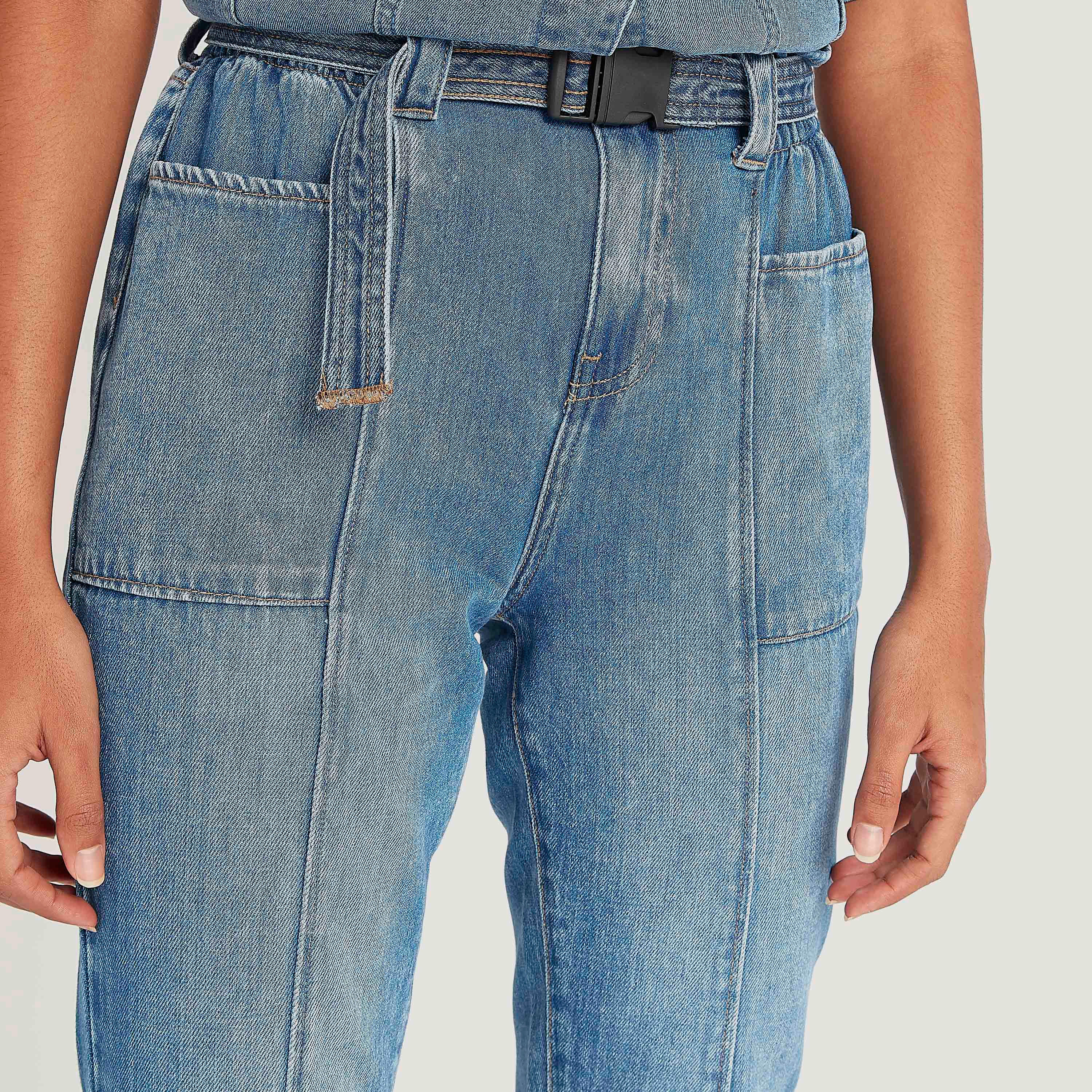 بنطلون جينز سادة بخصر متوسط الارتفاع وجيوب-women-clothing-bottoms-jeans-image-4