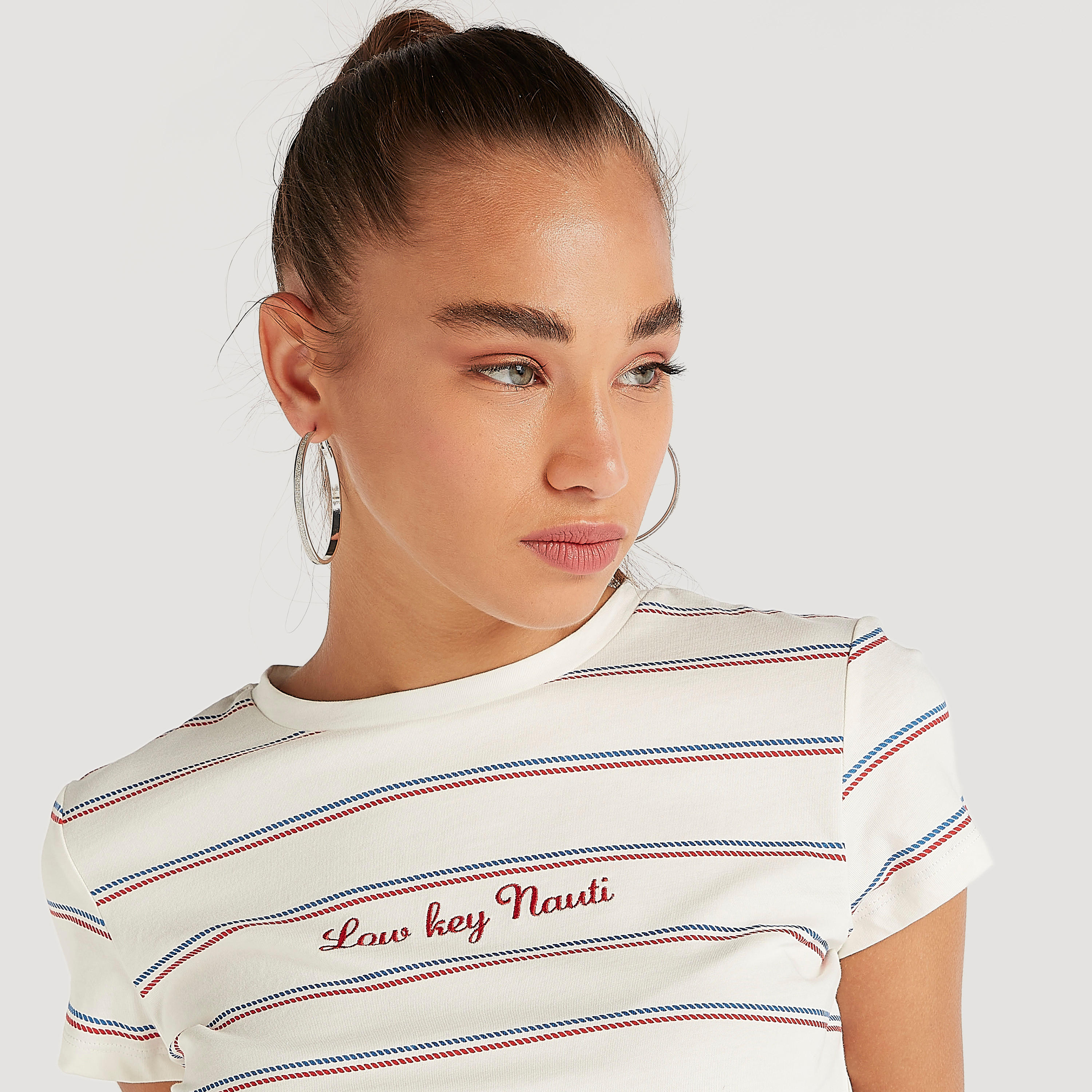 تيشيرت بياقة ضيّقة وأكمام كاب وطبعات-women-clothing-tshirts-image-3