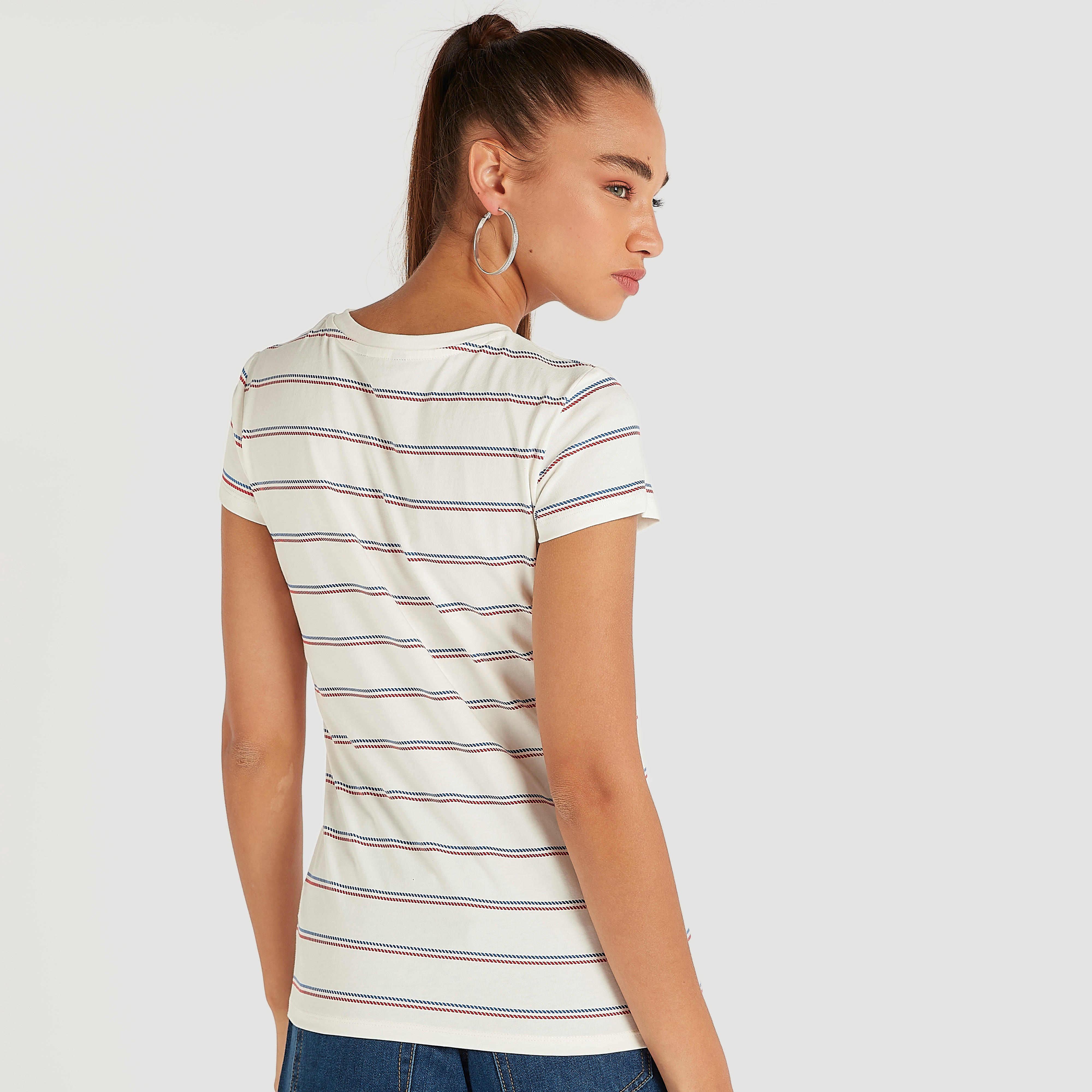 تيشيرت بياقة ضيّقة وأكمام كاب وطبعات-women-clothing-tshirts-image-2