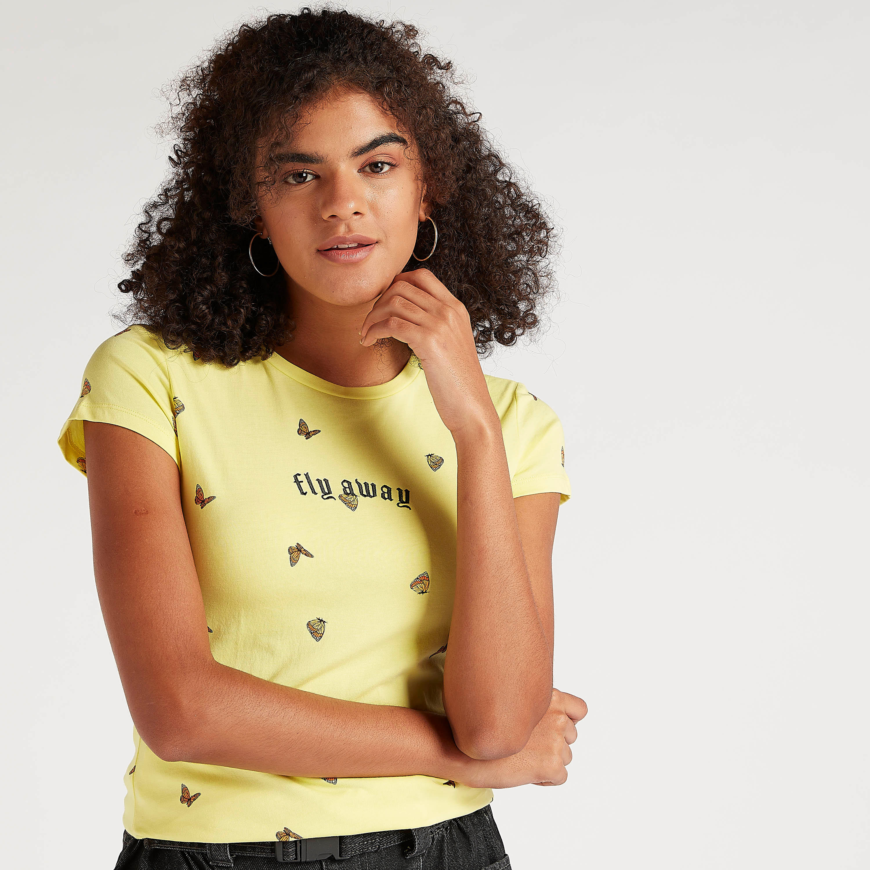تيشيرت بياقة ضيّقة وأكمام كاب وطَبعات-women-clothing-tshirts-image-5