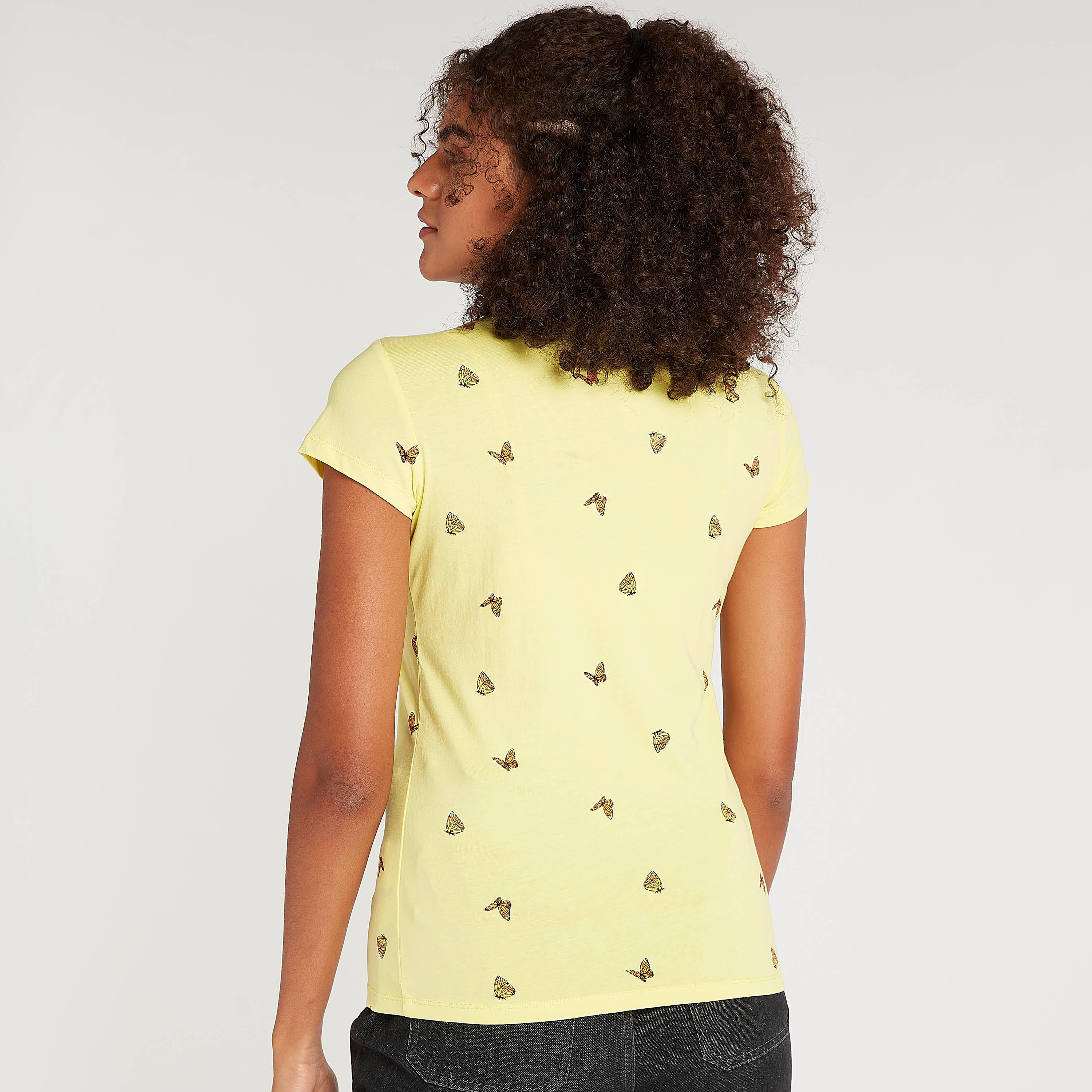 تيشيرت بياقة ضيّقة وأكمام كاب وطَبعات-women-clothing-tshirts-image-2