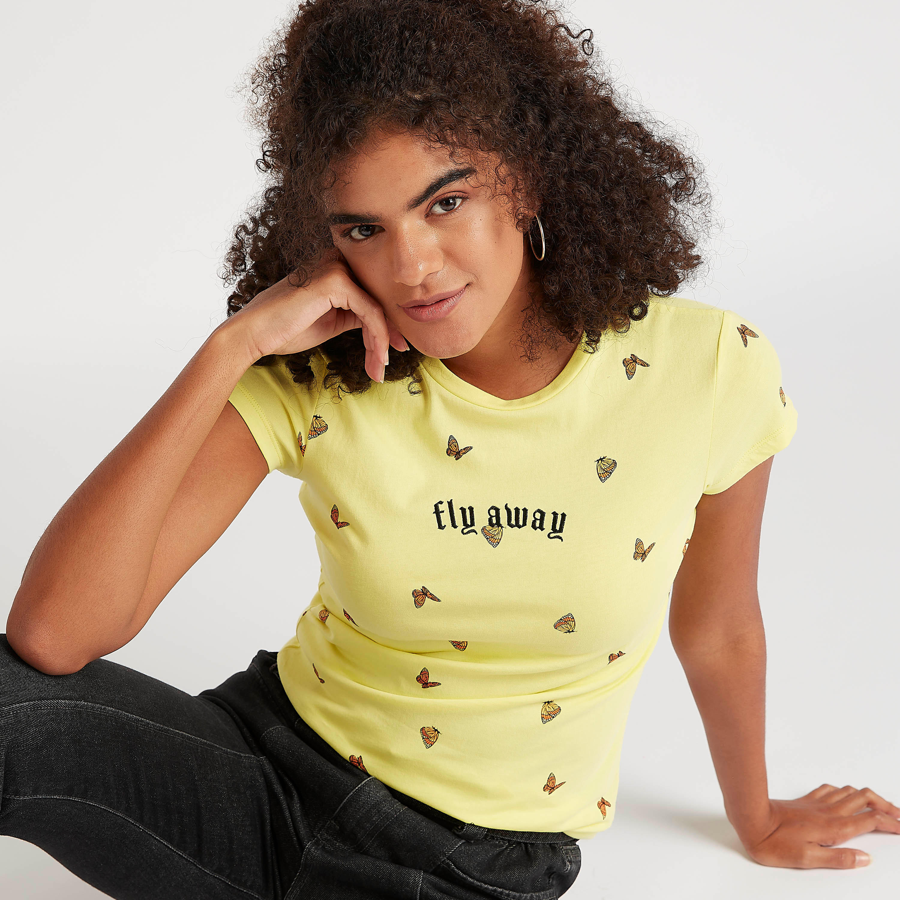 تيشيرت بياقة ضيّقة وأكمام كاب وطَبعات-women-clothing-tshirts-image-1